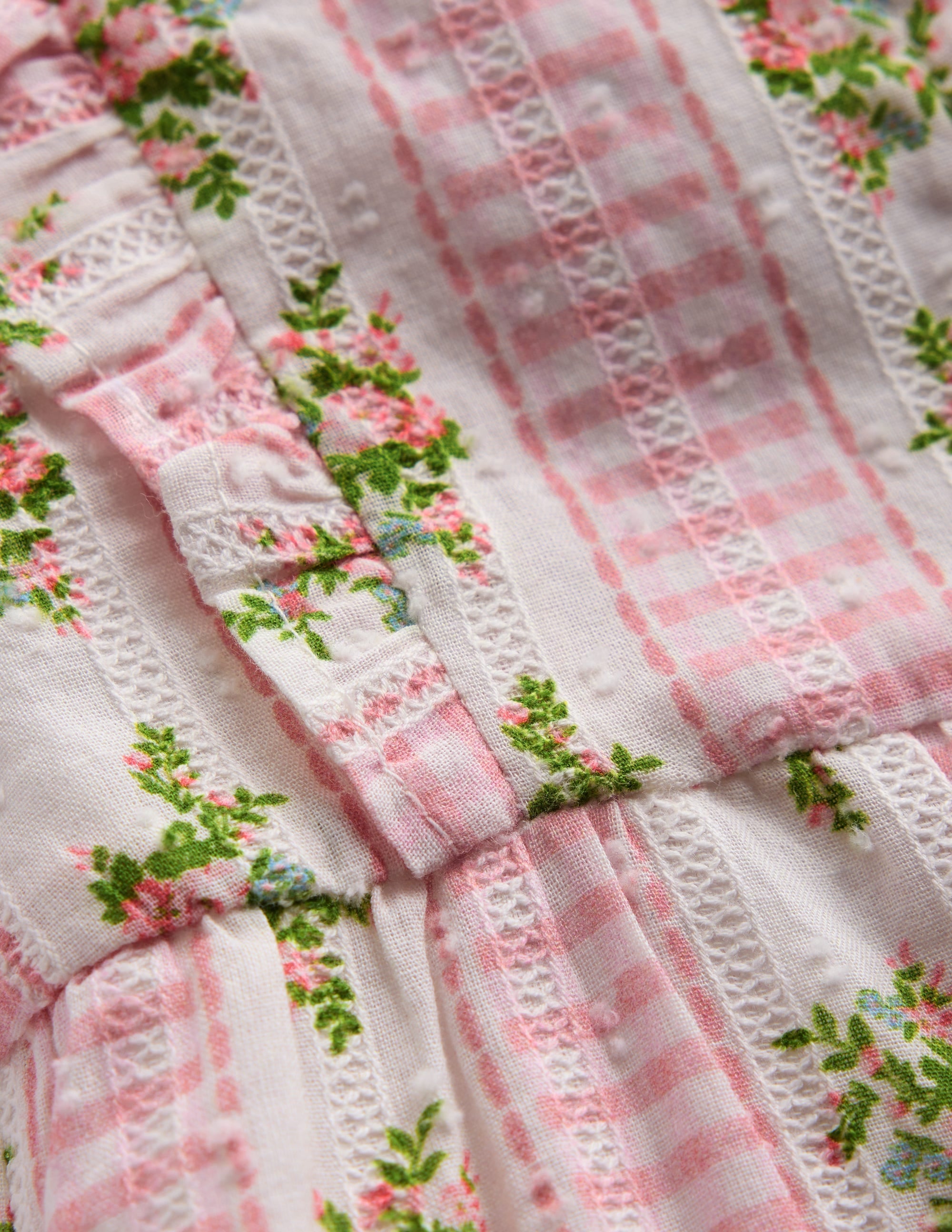 Kurzer, weit geschnittener Strampler mit Rüschen-Rosa Vichykaro Blumenmuster - Image 3