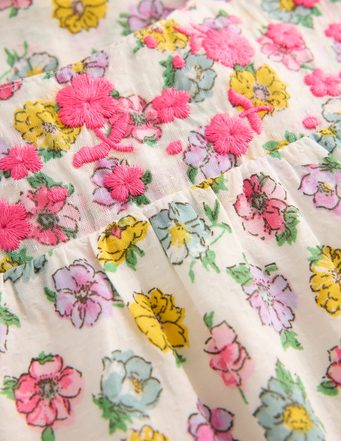 Gewebter Strampler mit Stickerei-Sanftes Naturweiß Rosa Stickerei