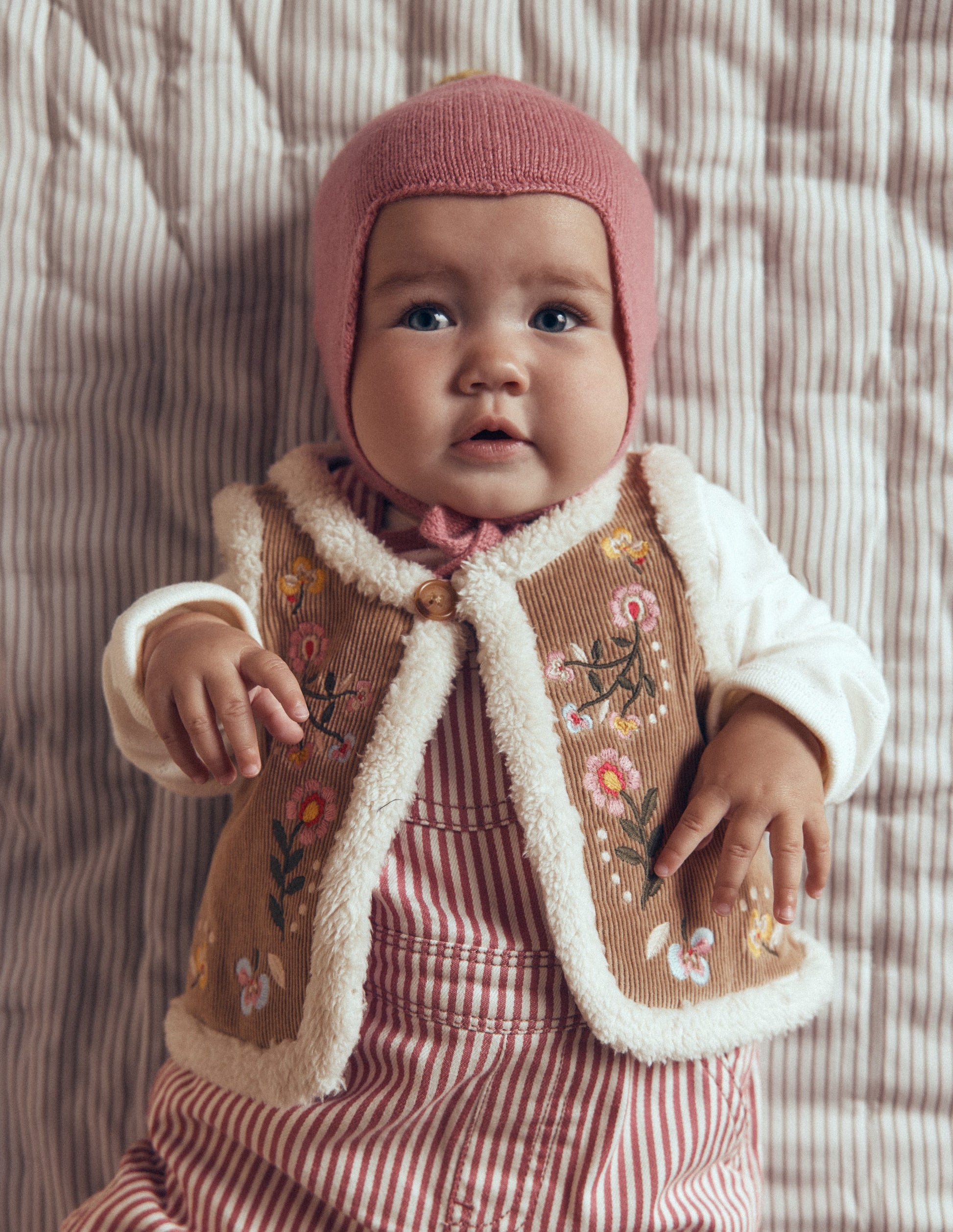 Veste sans manches brodée en borg-Broderie neutre-2