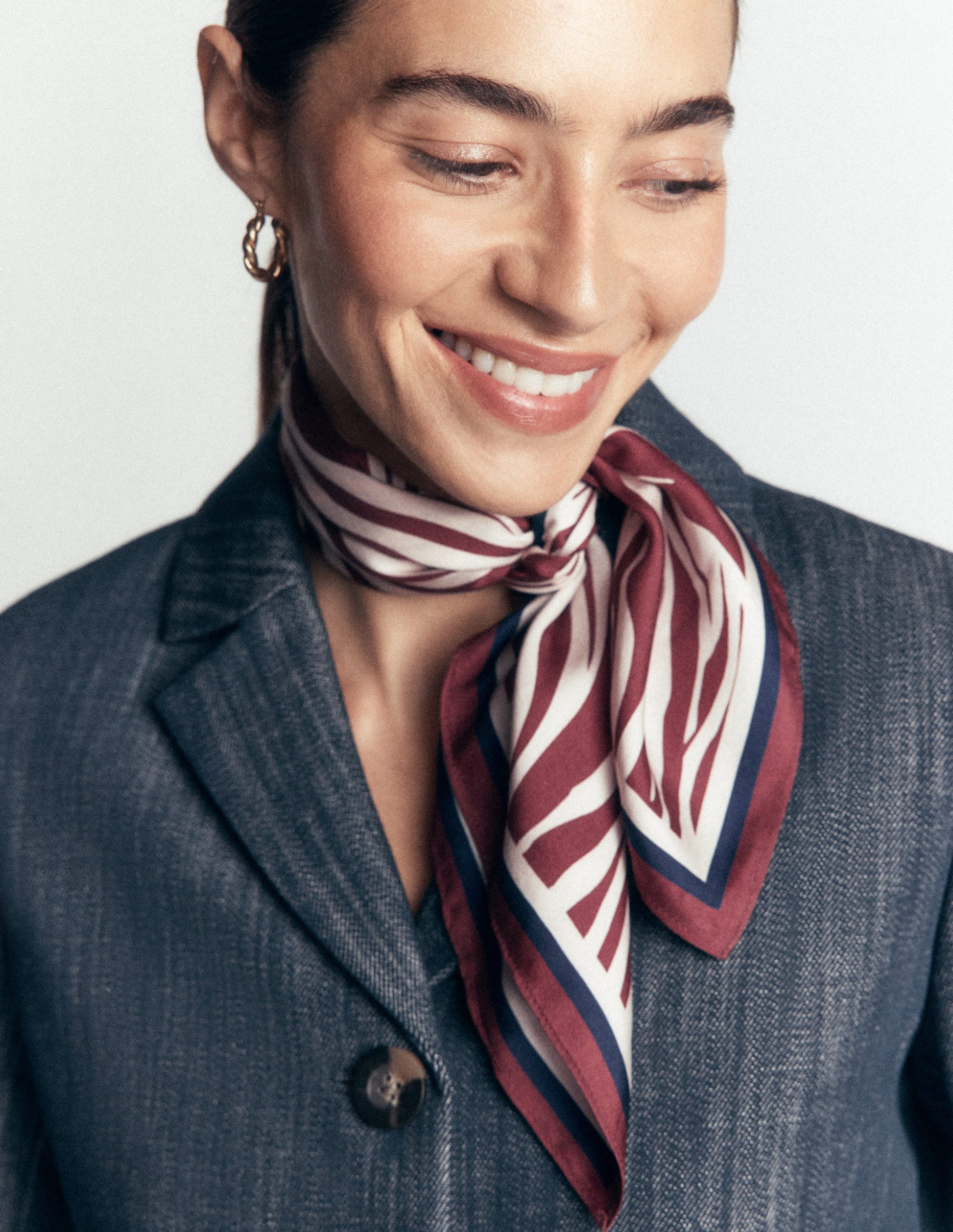 Elisabeth Quadratischer Seidenschal-Kastanienbraun, Zebra Swirl-Motiv-2