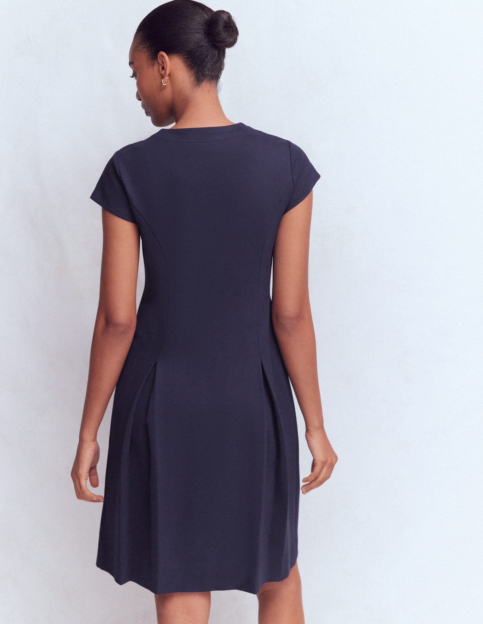 Robe courte plissée à boutons-Bleu marine - Image 3
