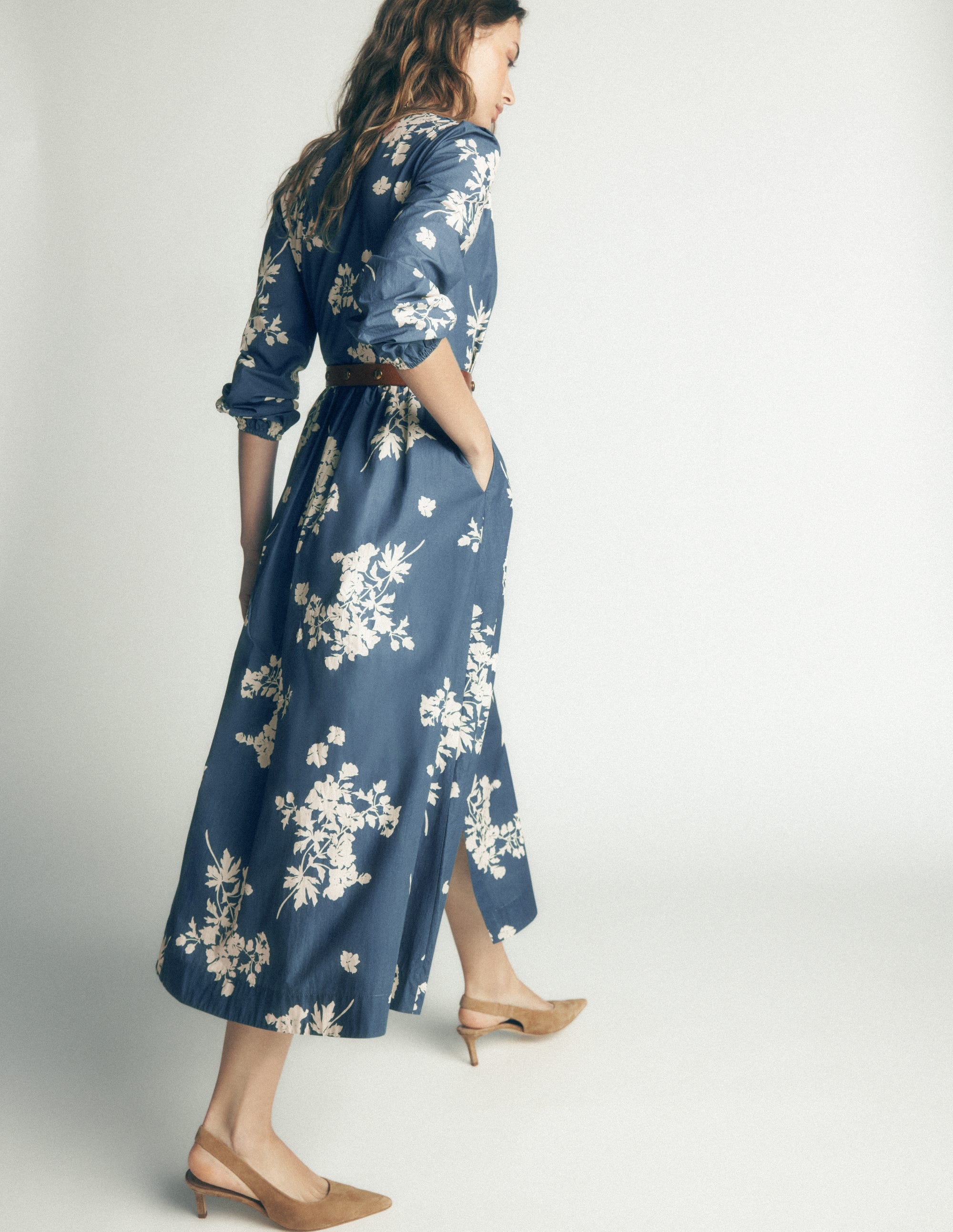 Nicola Baumwoll-Midikleid-Blau, Einzelne Blumensträuße - Image 3