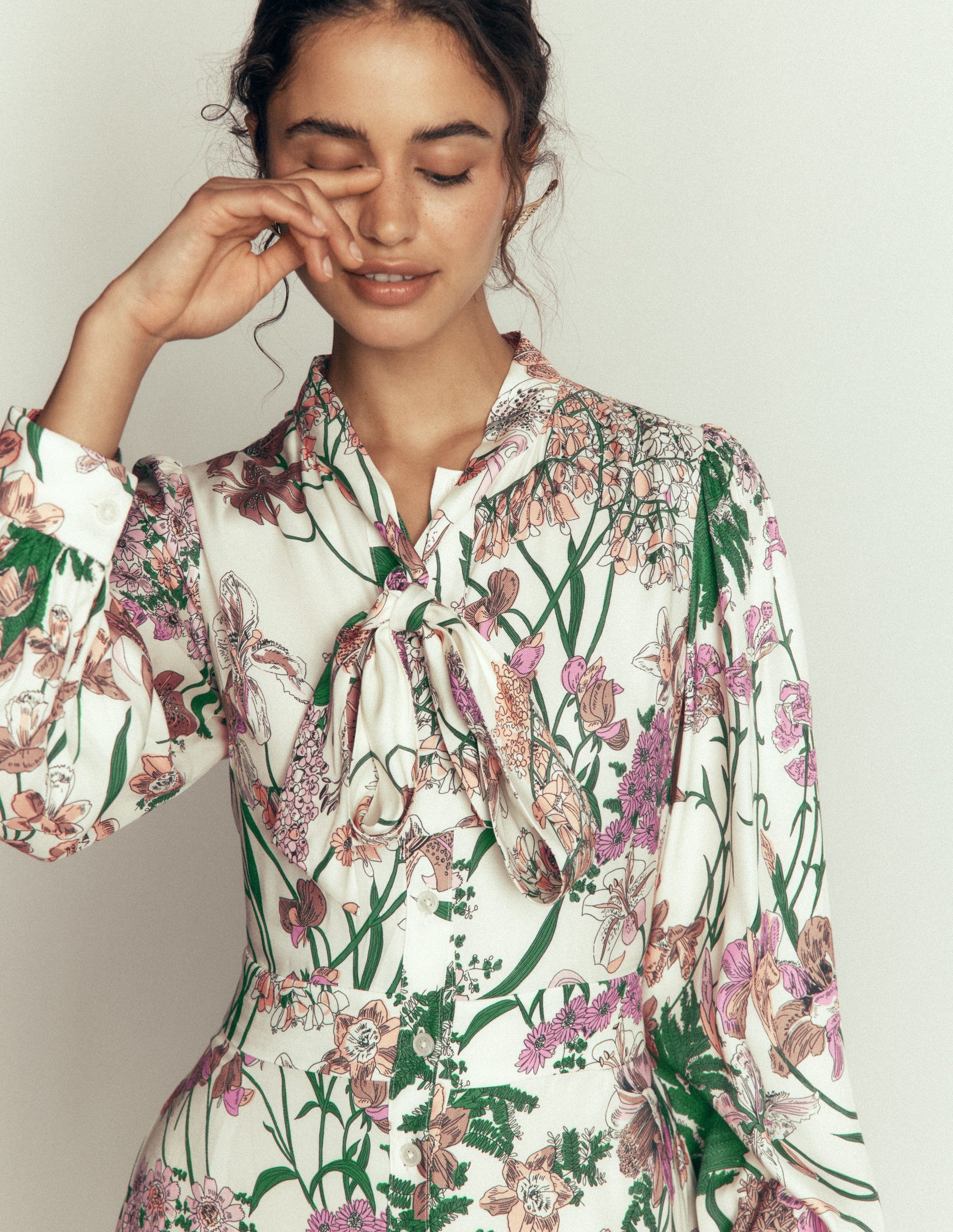 Hemdblusenkleid mit Schleifendetail-Naturweiß, Originelles Blumenmuster-4