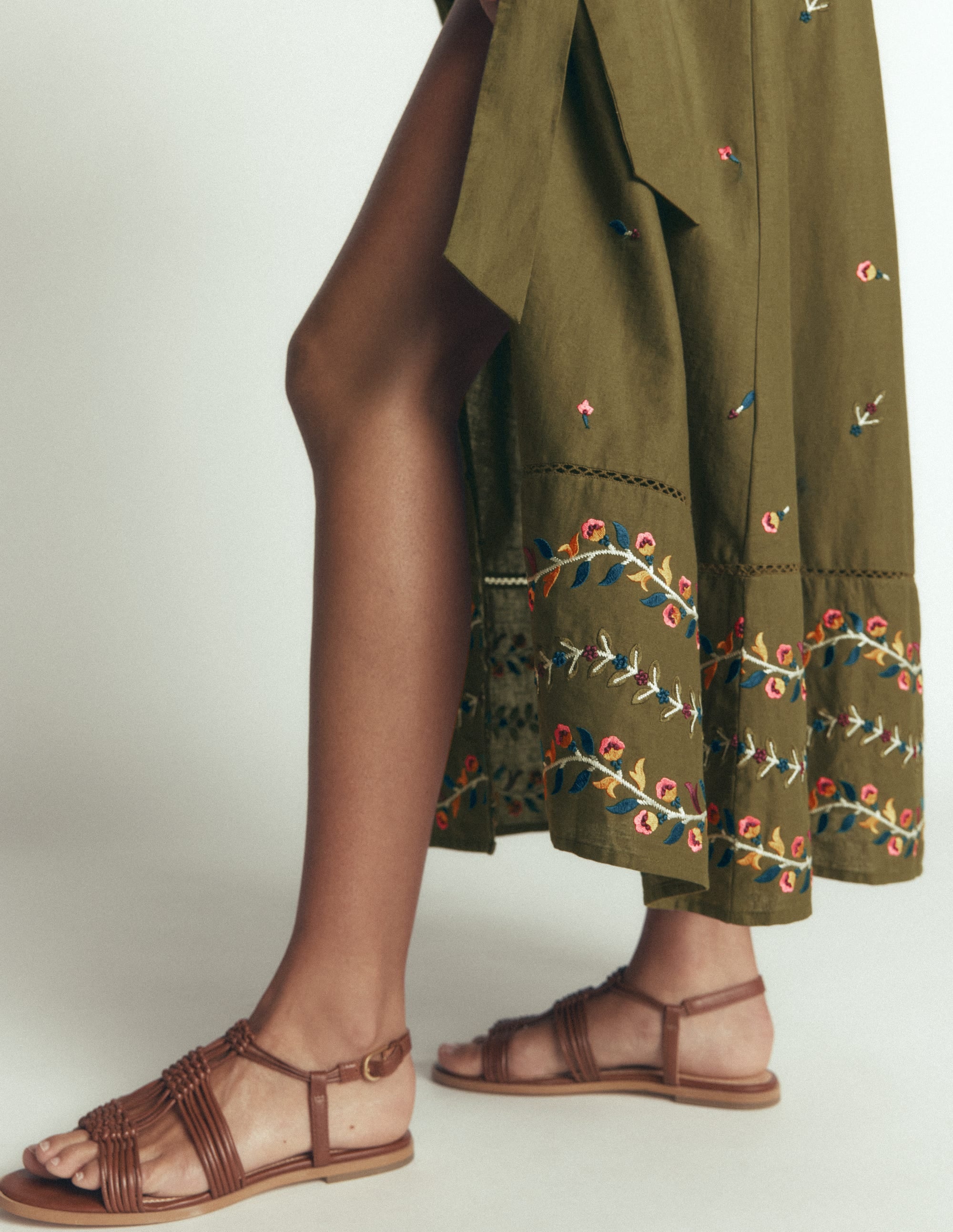 Robe brodée en lin-Vert des bois, broderie - Image 2