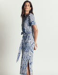 Robe T-shirt Cary en jersey-Lyons Blue, motif Arabesque Meadows
