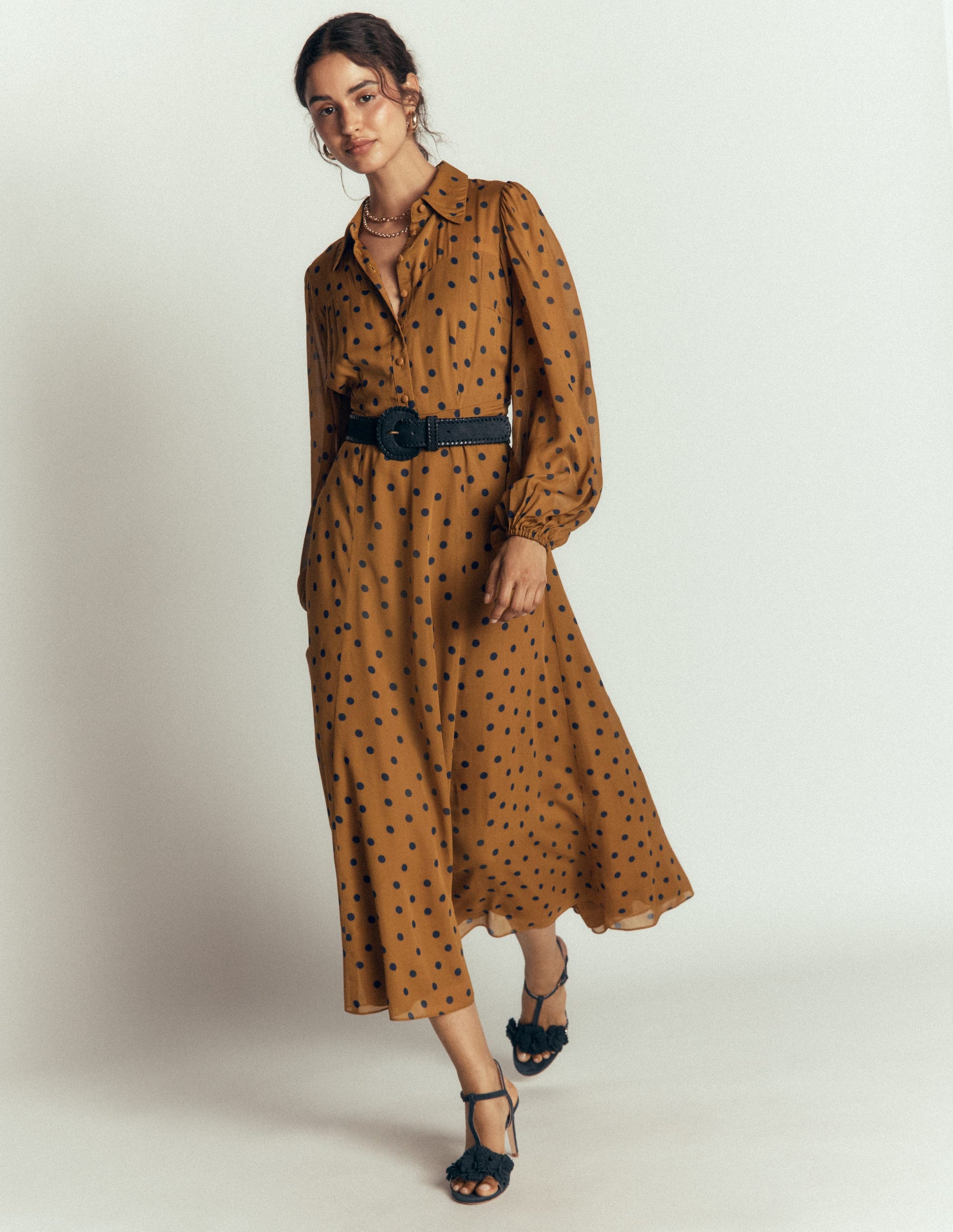 Hemdblusenkleid mit transparenter Passe-Gummi und Marineblau, Gemalte Tupfen-1