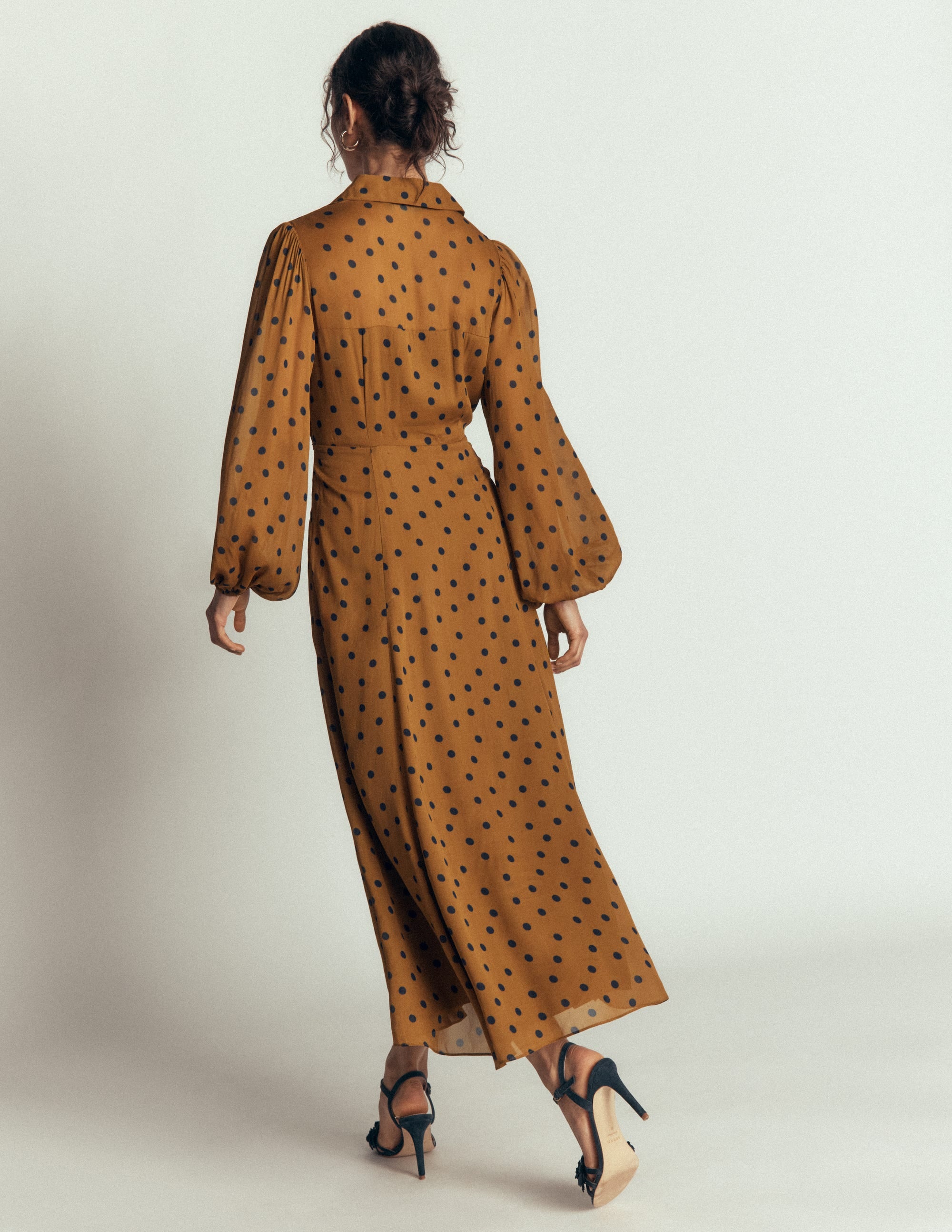 Hemdblusenkleid mit transparenter Passe-Gummi und Marineblau, Gemalte Tupfen - Image 3