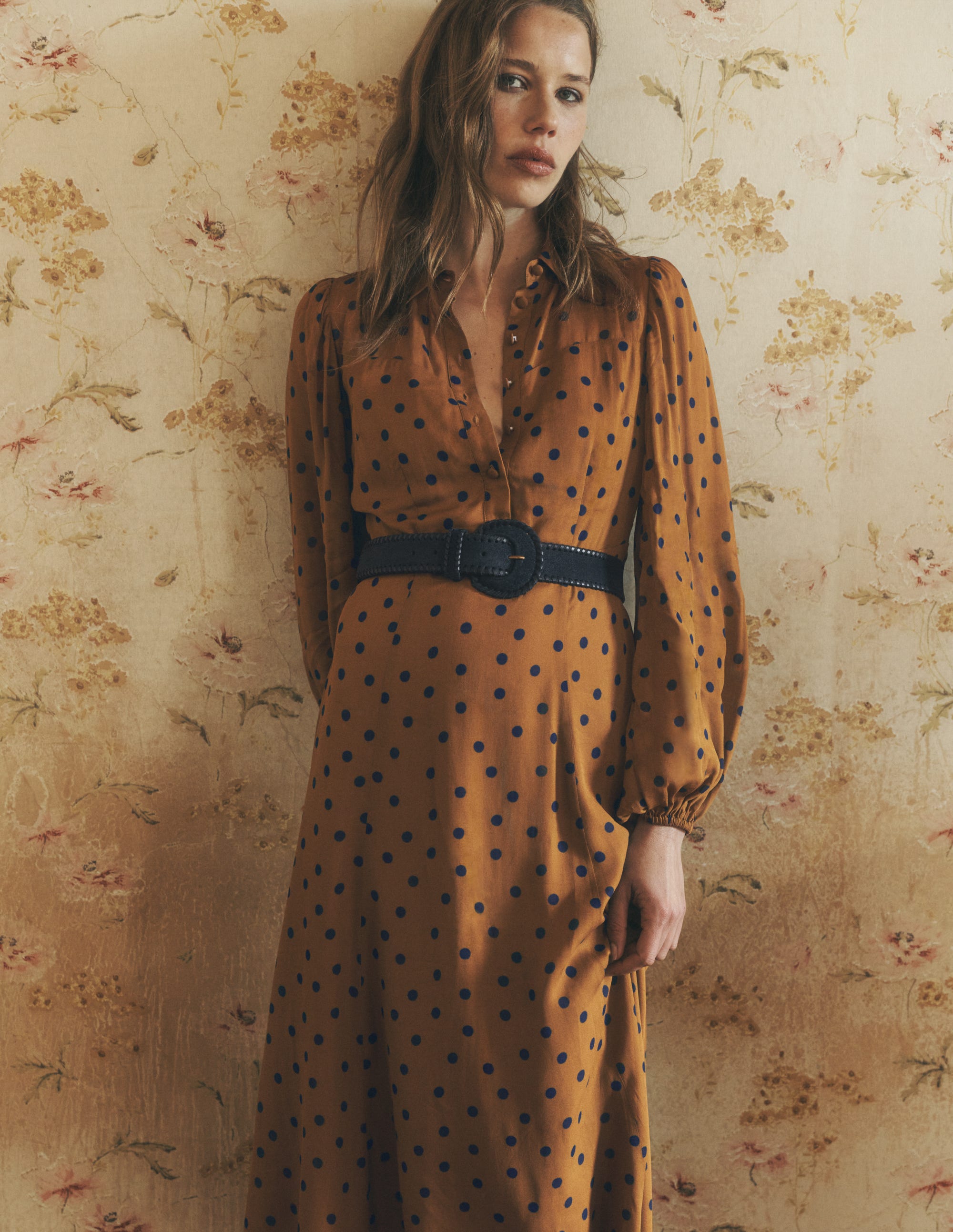 Hemdblusenkleid mit transparenter Passe-Gummi und Marineblau, Gemalte Tupfen - Image 7
