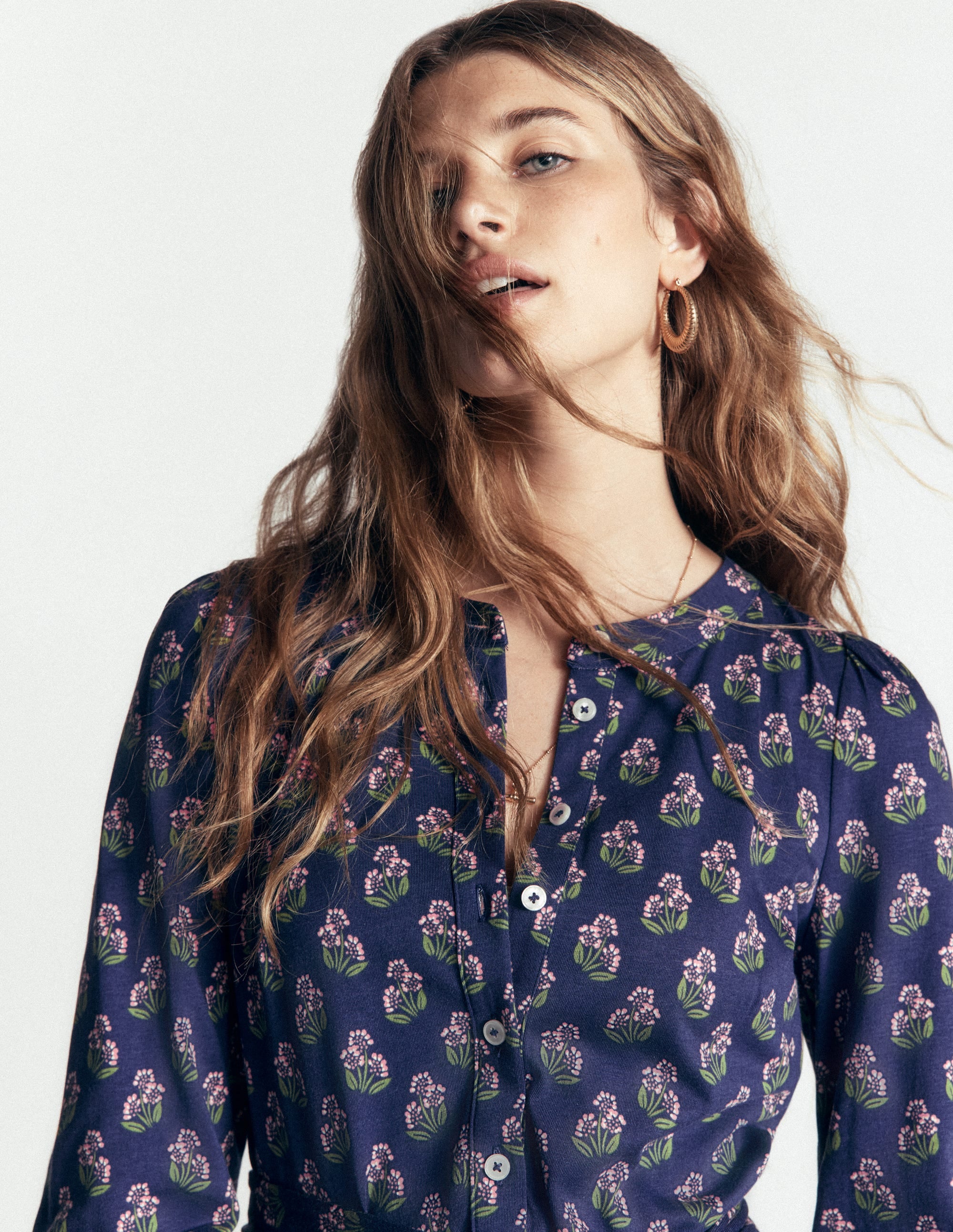Adele Jerseykleid mit Gürtel-Schuluniform-Marineblau, Kleines Nelkenmuster - Image 3