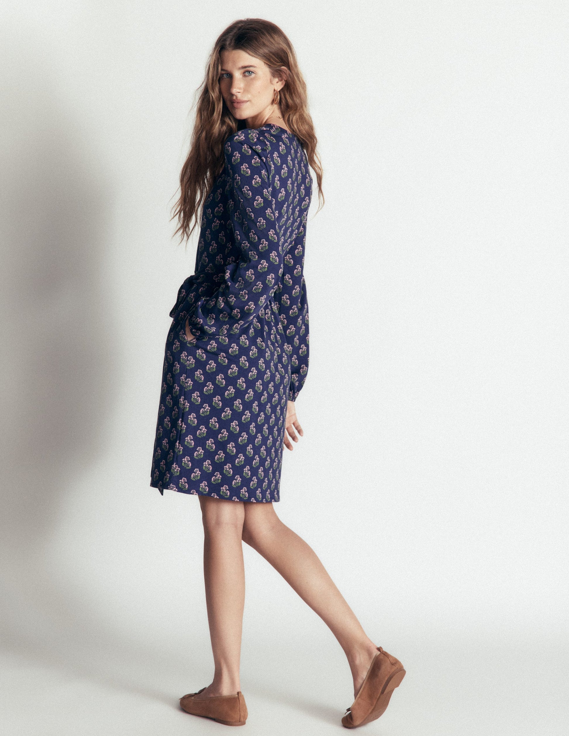 Adele Jerseykleid mit Gürtel-Schuluniform-Marineblau, Kleines Nelkenmuster-4