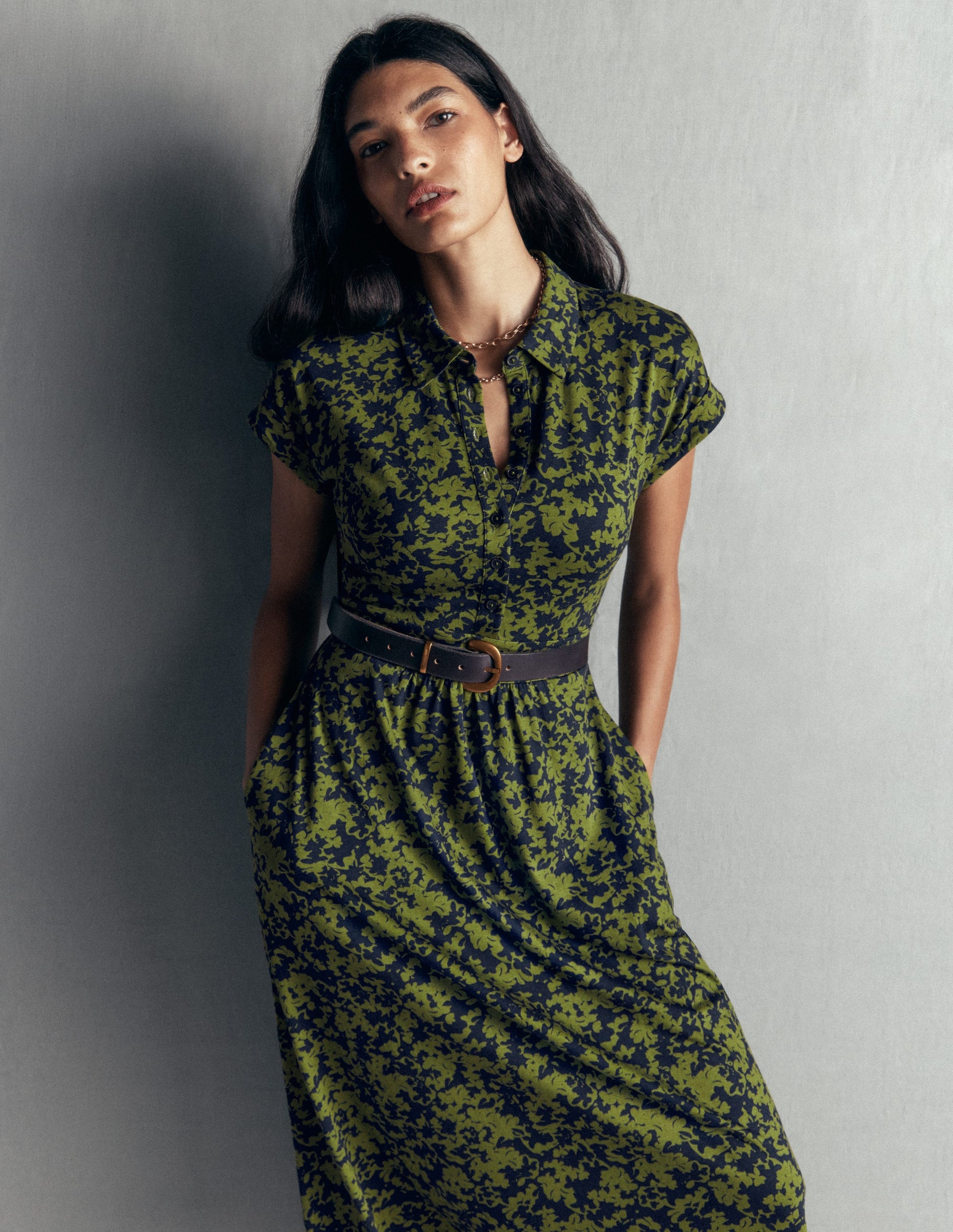 Robe-chemise Fae en jersey-Vert Brunswick, motif Sprayed Leaf-2