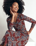 Robe Jasmine froncée en jersey-Chocolat chaud, motif Enchanted Peony