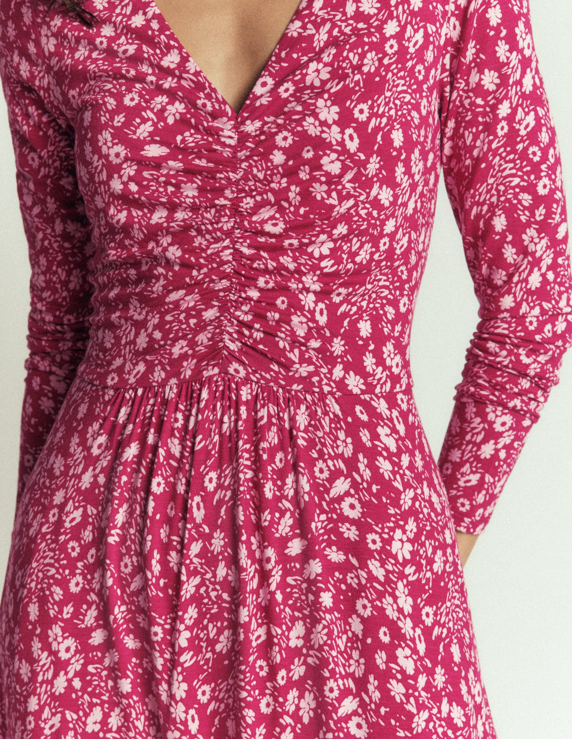 Jasmin Gerafftes Jerseykleid-Süßkirsche, Streublumen - Image 3