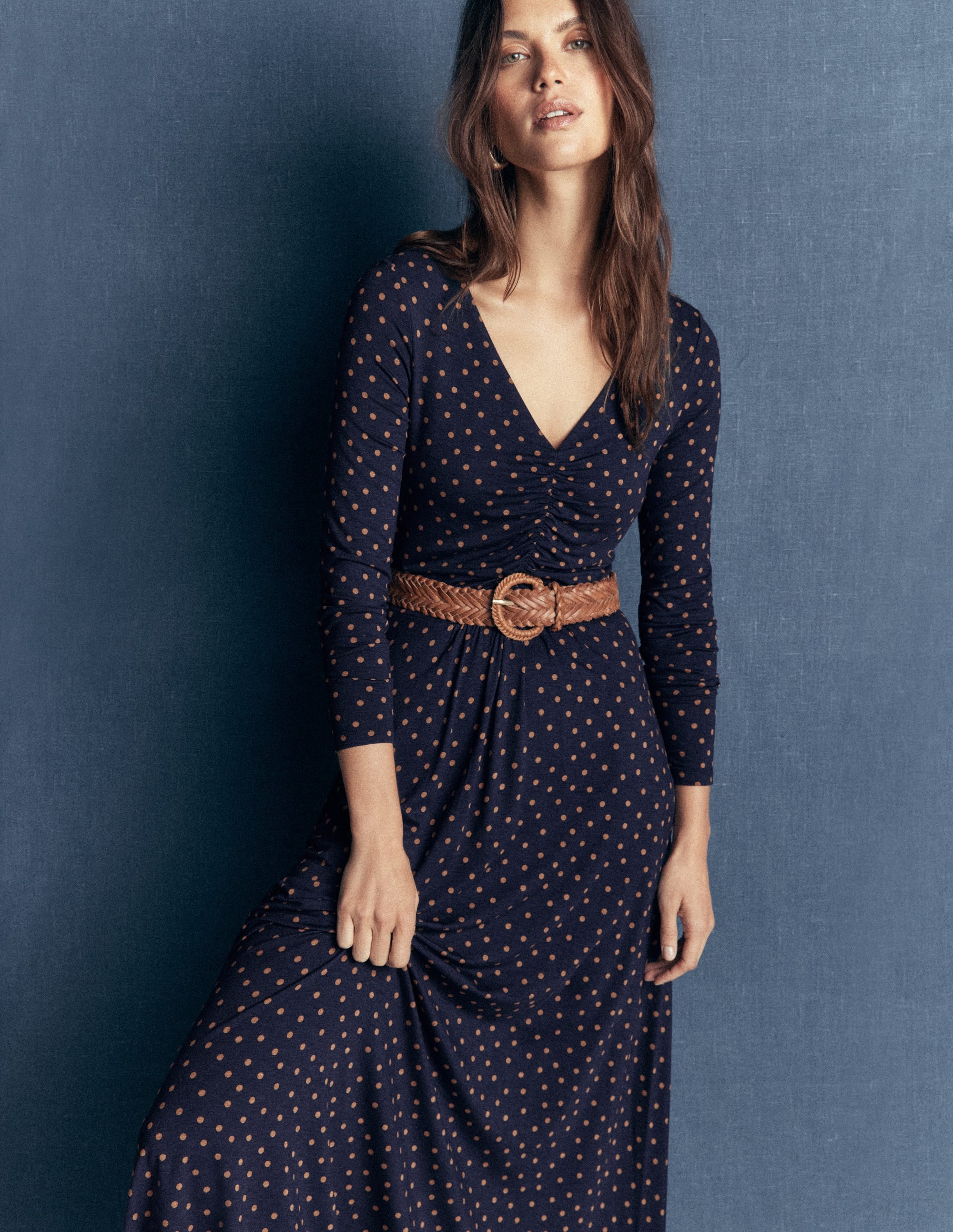 Jasmin Gerafftes Jerseykleid-Französisches Marineblau, Gemalte Tupfen - Image 1