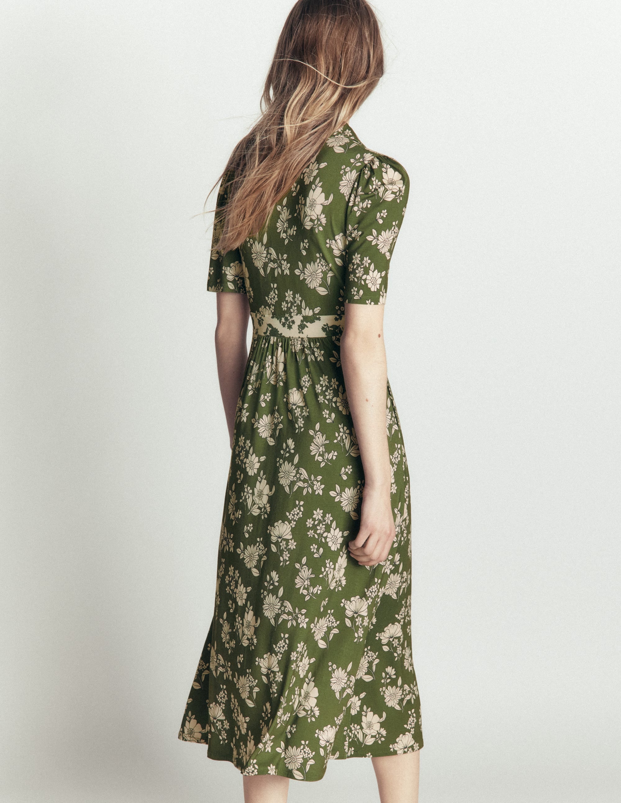 Heidi Midi-Teekleid aus Jersey-Schnittlauch, Blumenfeld - Image 3