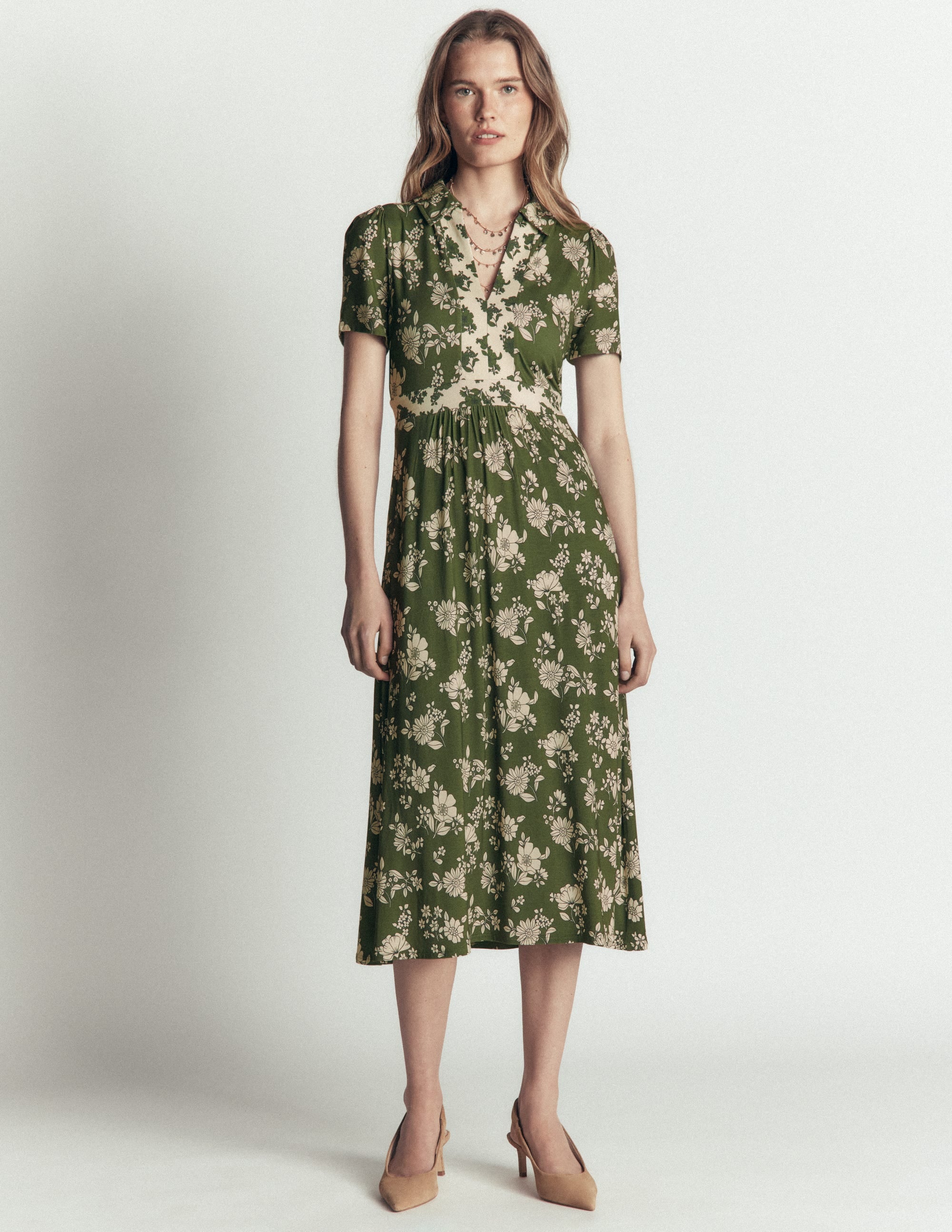 Heidi Midi-Teekleid aus Jersey-Olivgrün, Blumenfeld Verteilt - Image 5