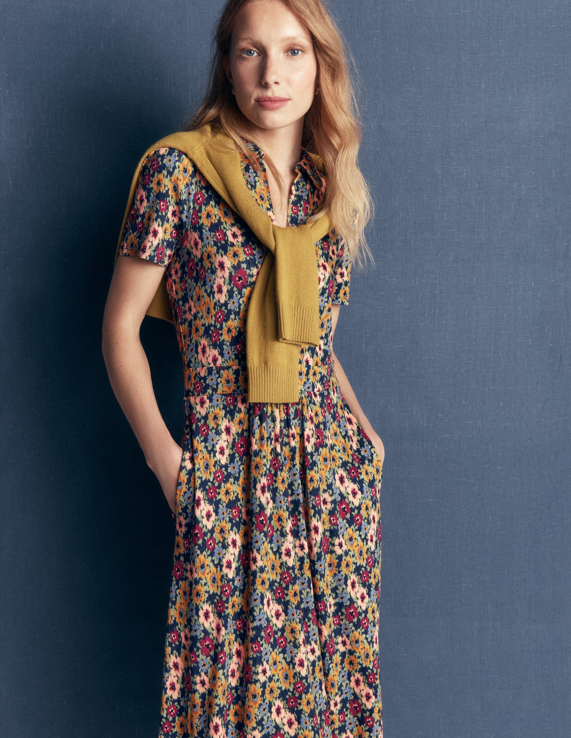 Heidi Midi-Teekleid aus Jersey-Französisches Marineblau, Blumentupfen - Image 5