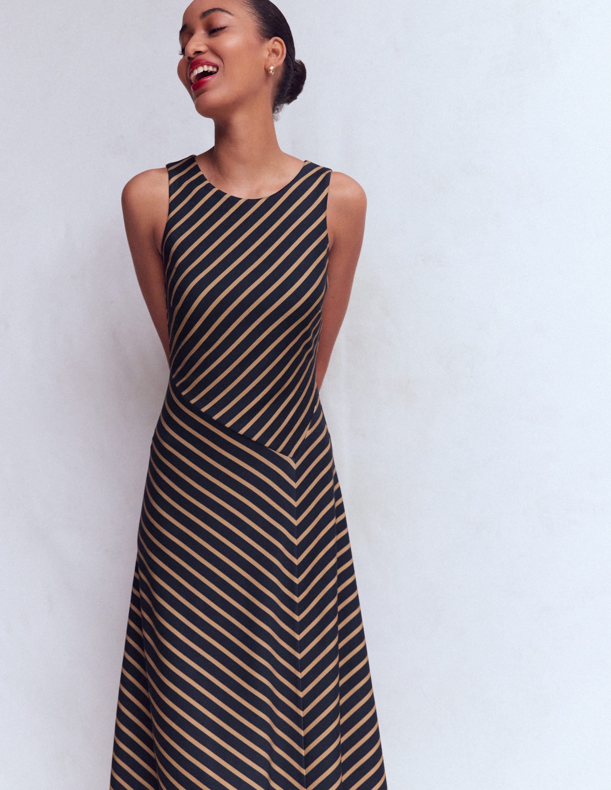 Robe midi asymétrique en point de Rome-Rayé bleu marine et camel - Image 1