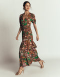 Mehrlagiges Kleid mit V-Ausschnitt-Schokoladeneis Originelles Blumenmuster