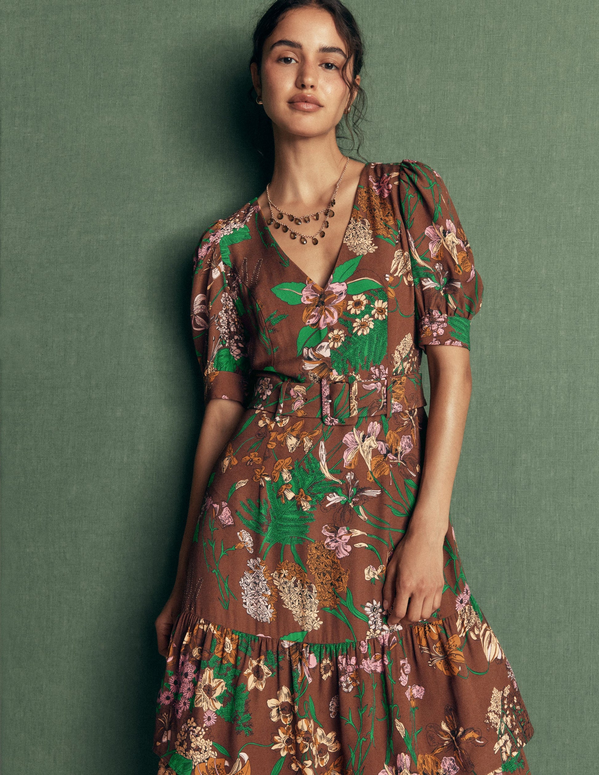 Mehrlagiges Kleid mit V-Ausschnitt-Schokoladeneis Originelles Blumenmuster-5