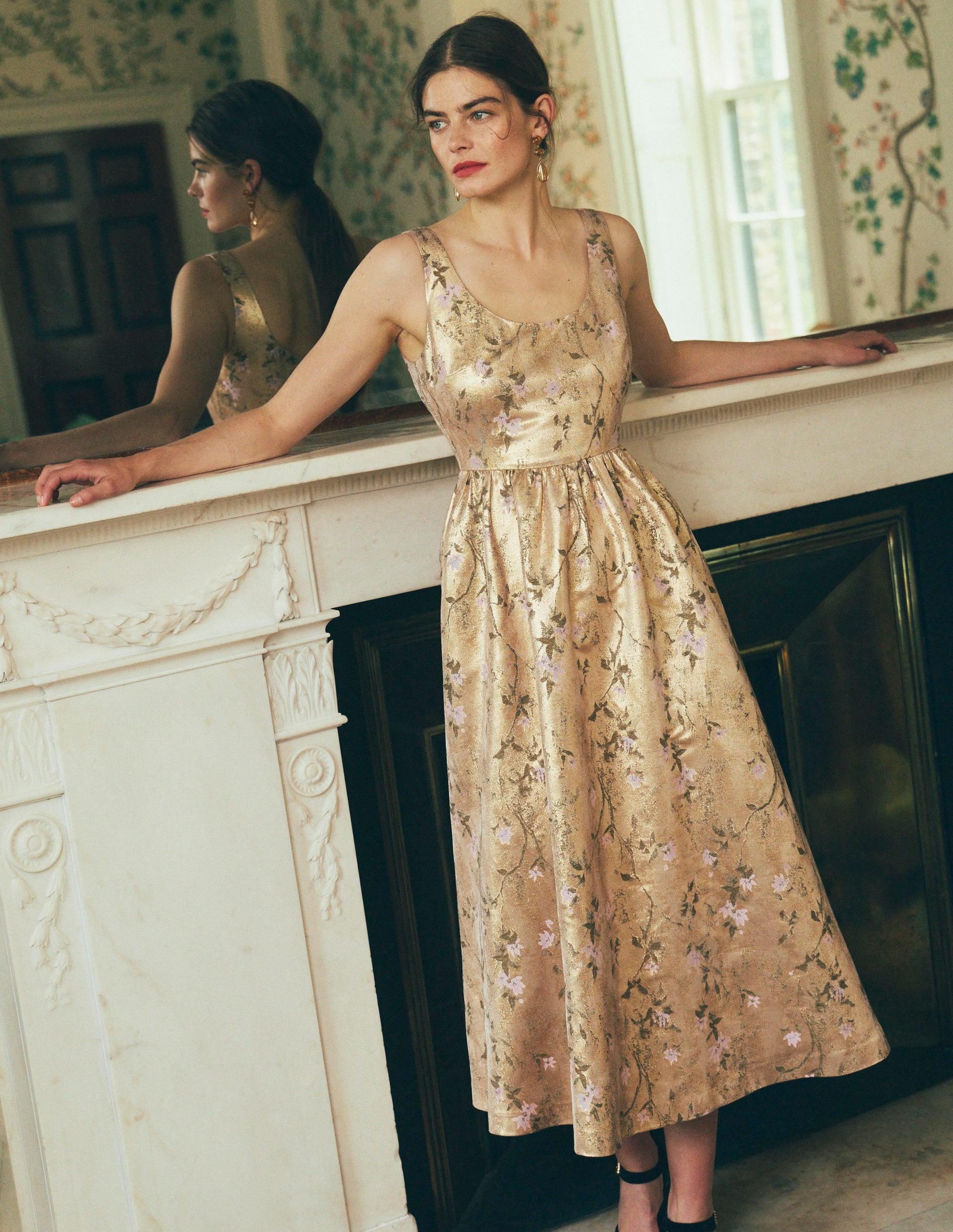 Ausgestelltes Kleid mit tiefem Rundhalsausschnitt-Gold, Jacquard - Image 1