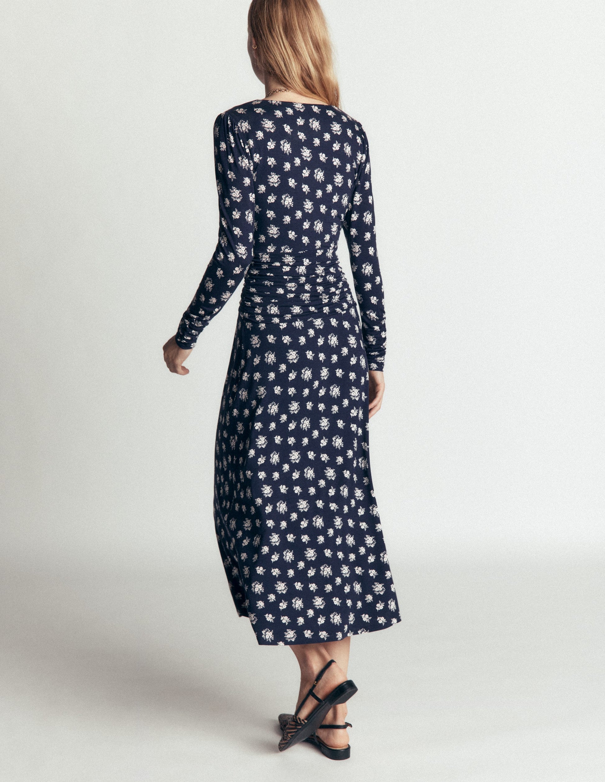 Robe midi Mya froncée en jersey-Bleu marine foncé, motif Delicate Garden-3