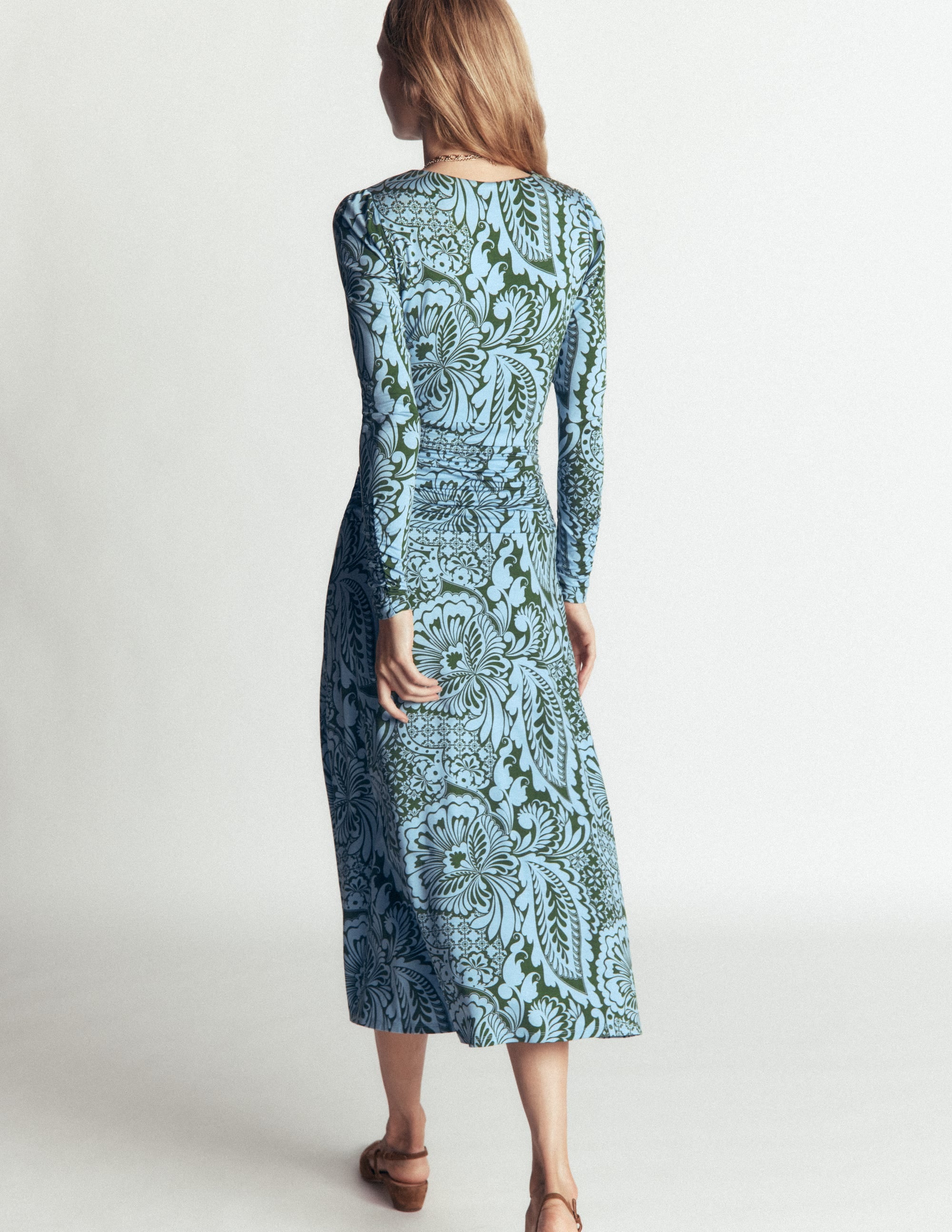 Robe midi Mya froncée en jersey-Ciboulette, motif Botanical Medley - Image 4
