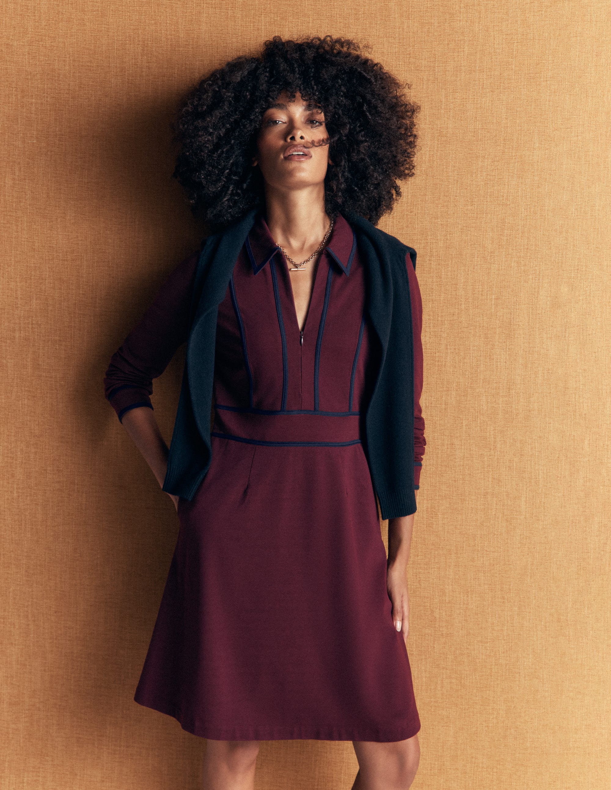 Ula Kurzes Ponte-Kleid-Dunkle Kirsche, Marineblau - Image 1