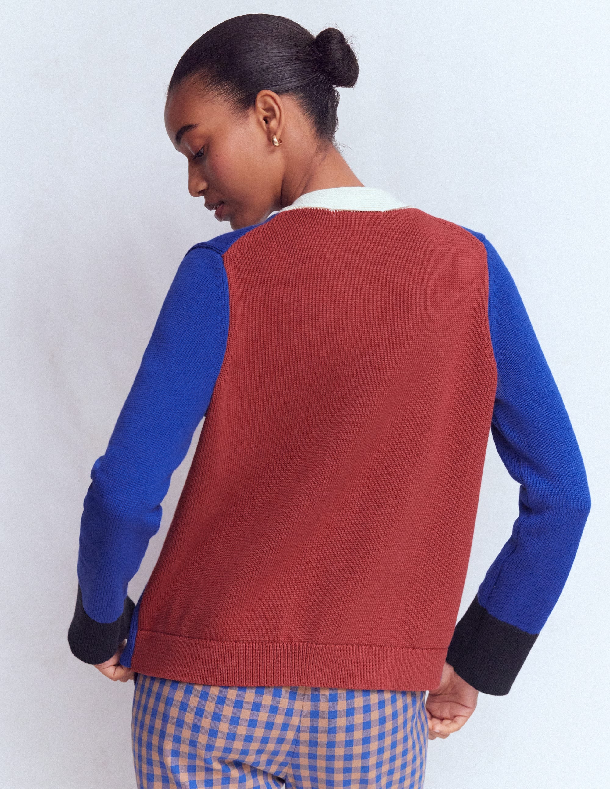 Lucy Lockere Strickjacke aus Baumwolle-Leuchtendes Blau, Color Blocking - Image 3