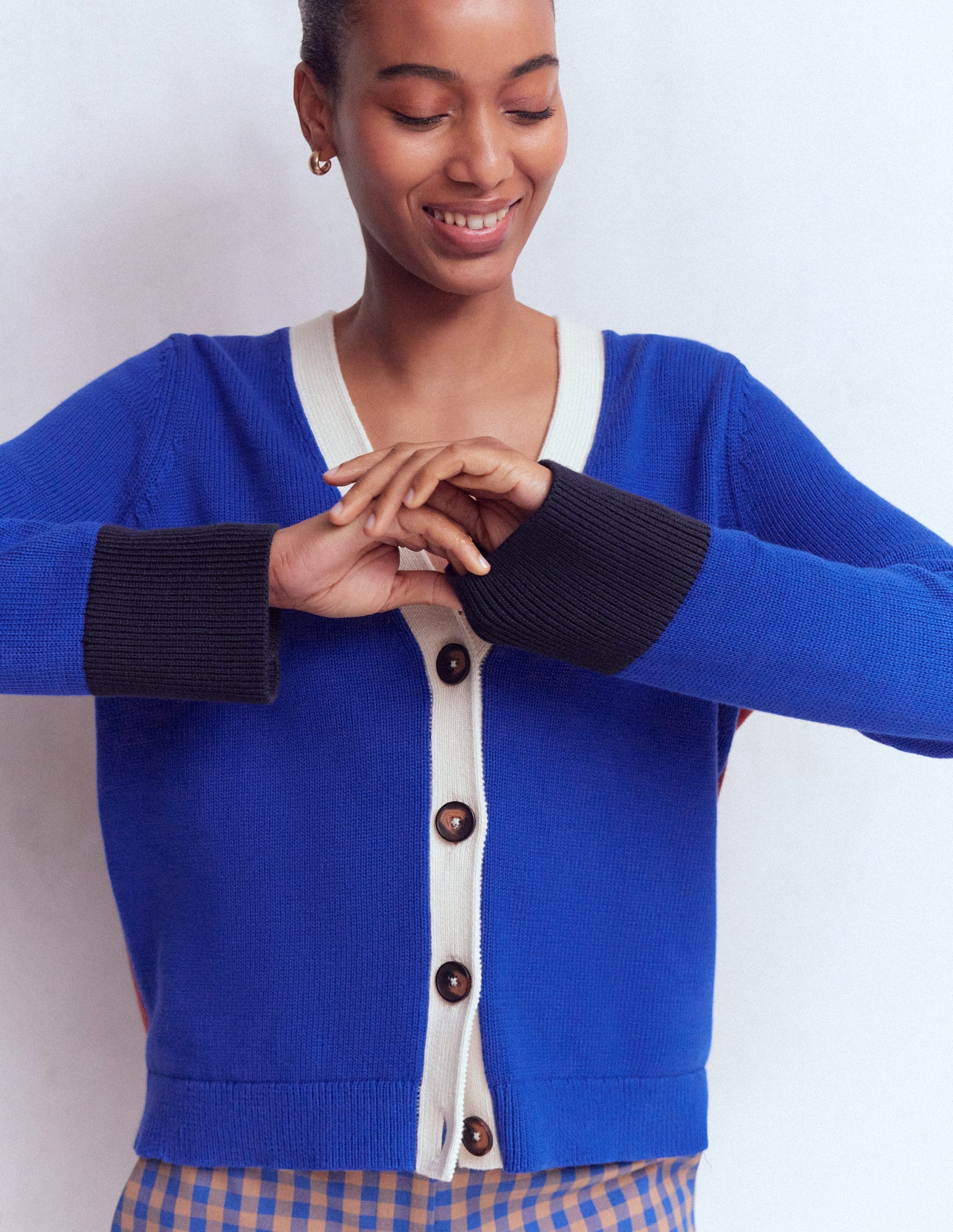 Lucy Lockere Strickjacke aus Baumwolle-Leuchtendes Blau, Color Blocking-6