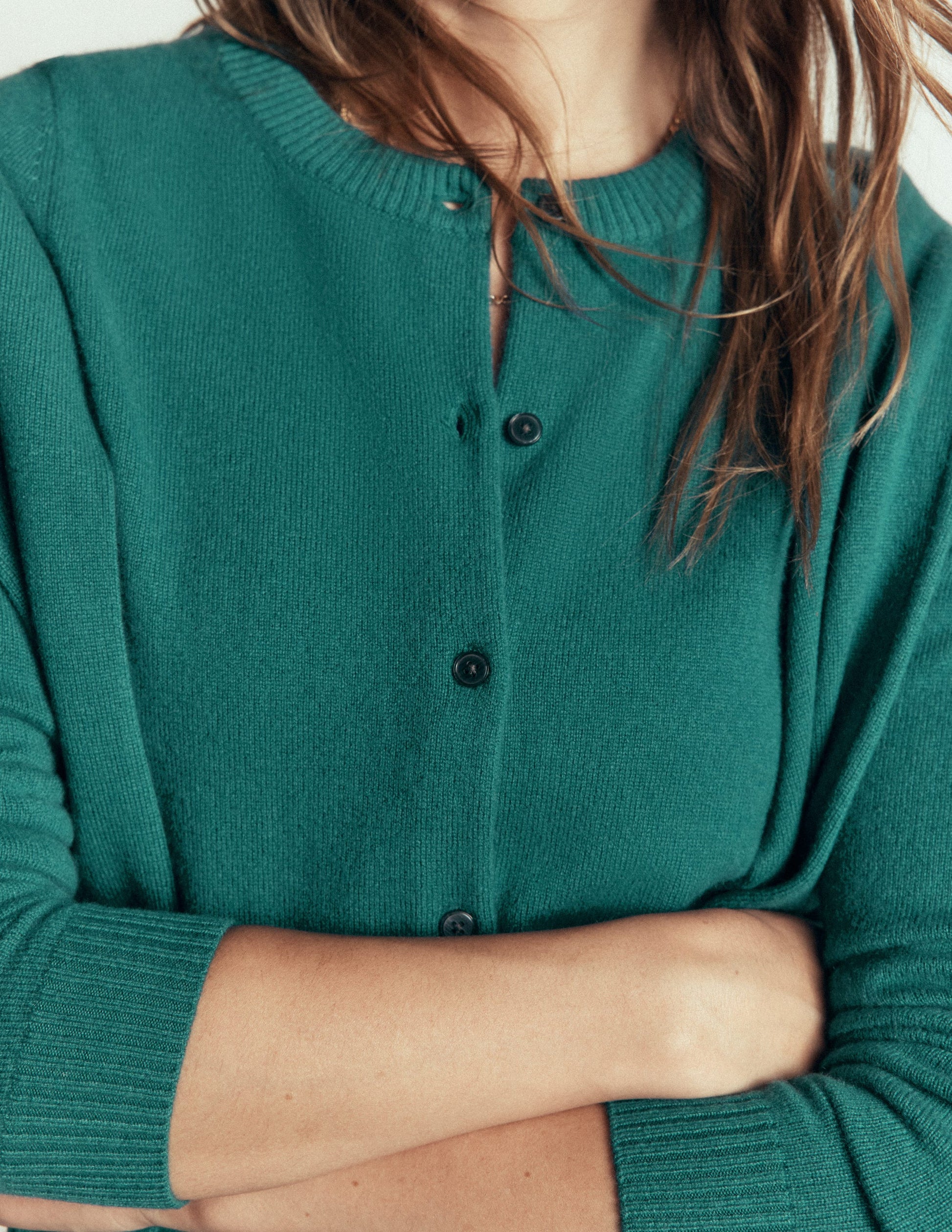 Elsie Kaschmir-Strickjacke mit Rundhalsausschnitt-Tiefseetiefe-2