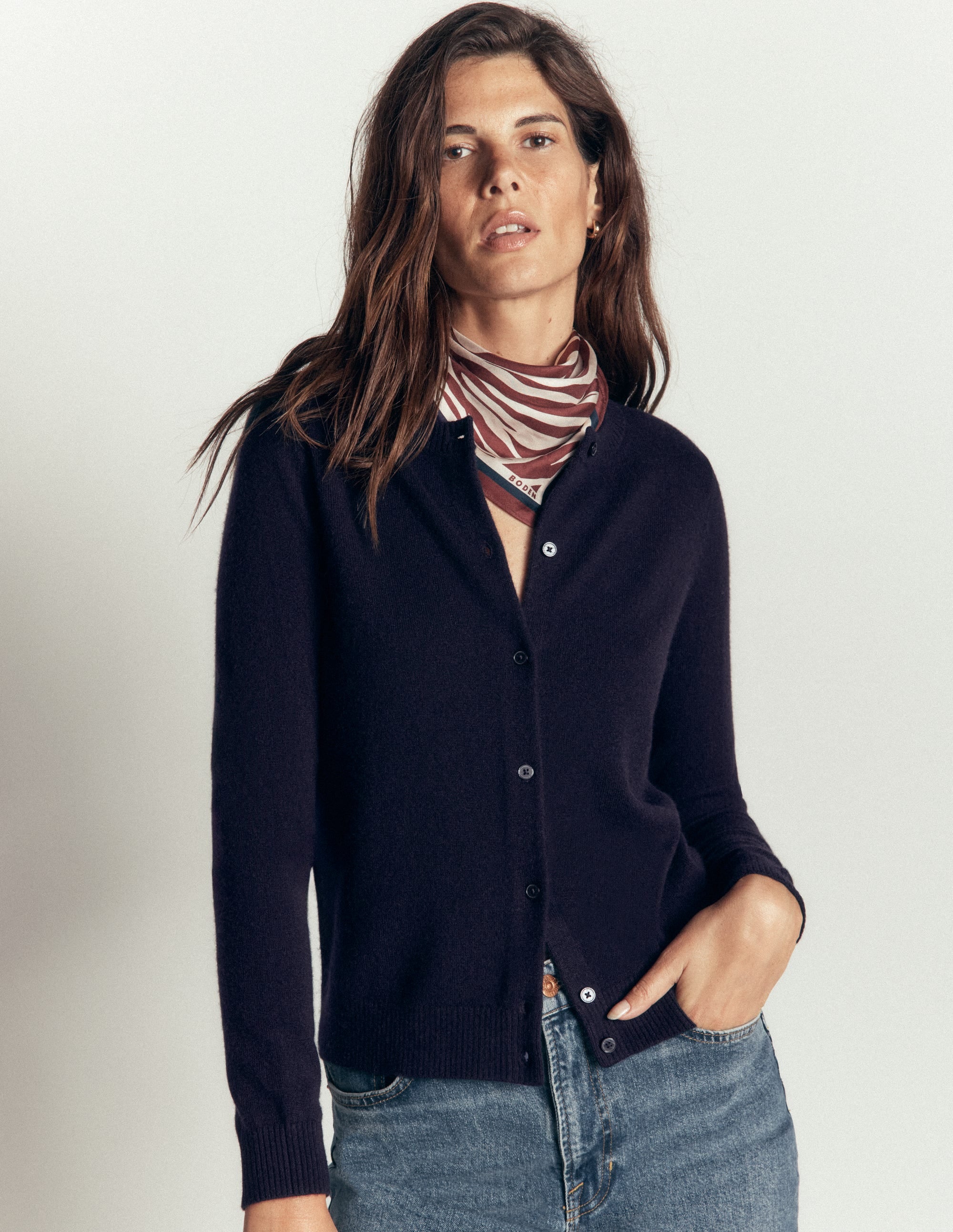 Elsie Kaschmir-Strickjacke mit Rundhalsausschnitt-Marineblau - Image 4