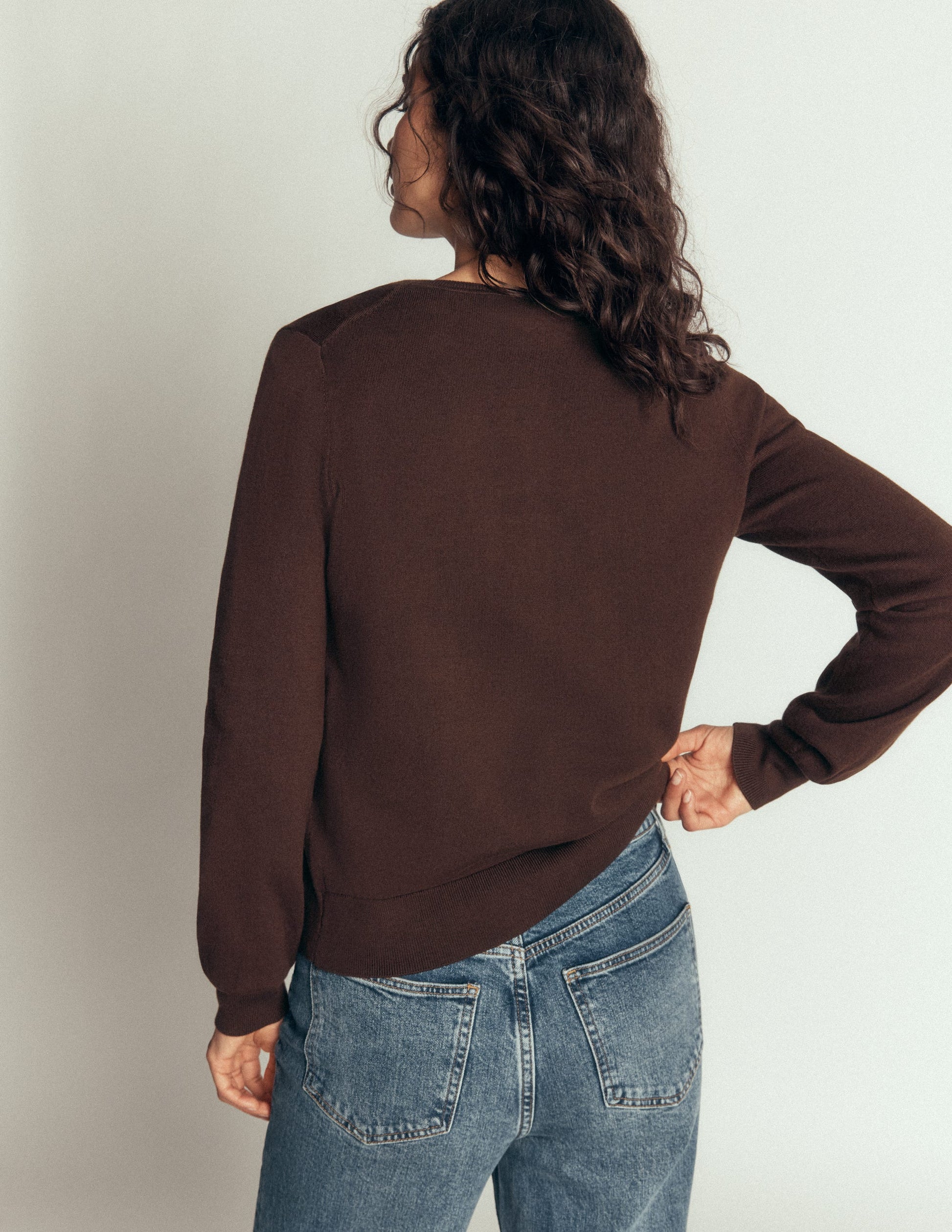 Camilla Baumwollstrickjacke mit Rundhalsausschnitt-Bitterschokolade-3