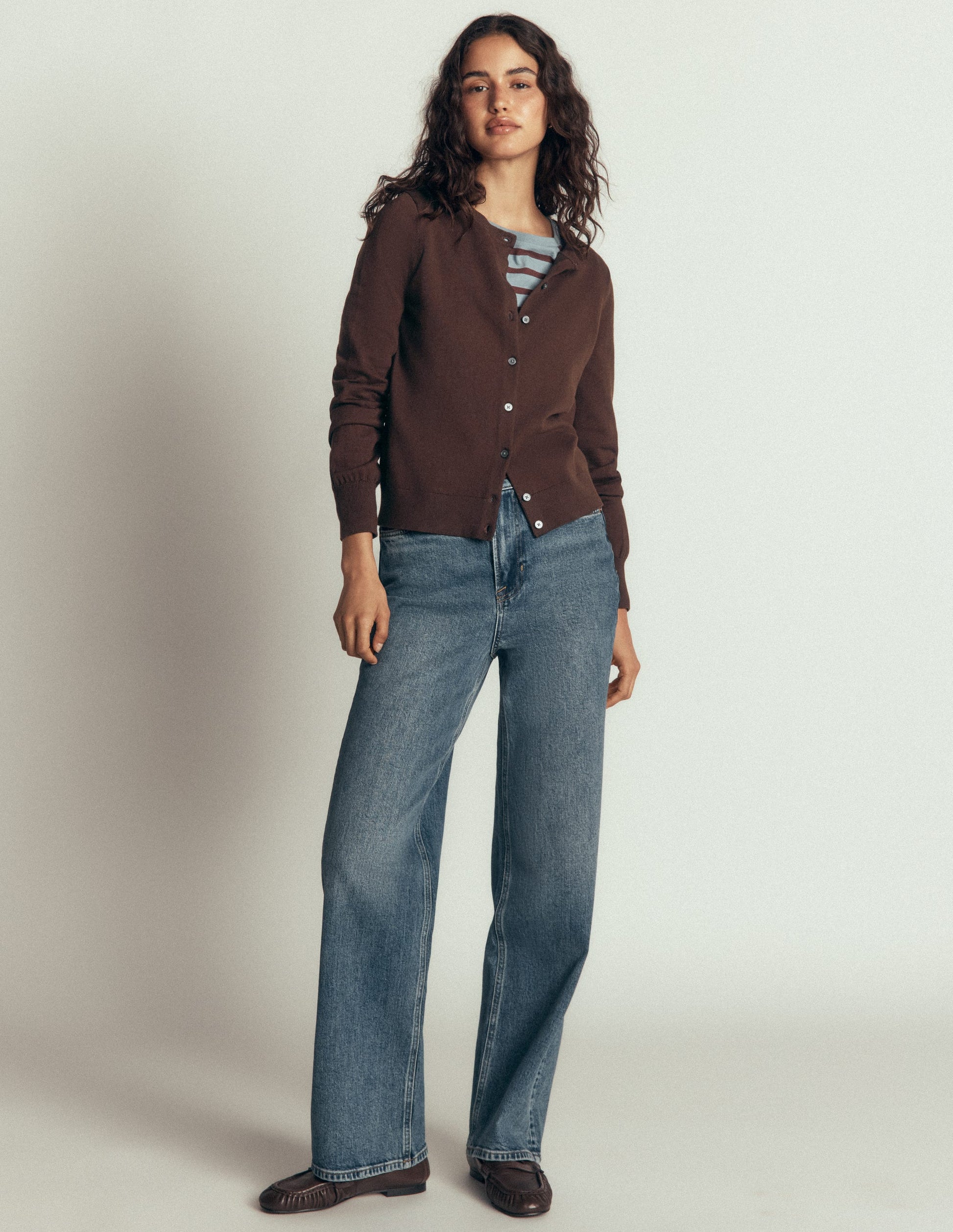 Camilla Baumwollstrickjacke mit Rundhalsausschnitt-Bitterschokolade-4