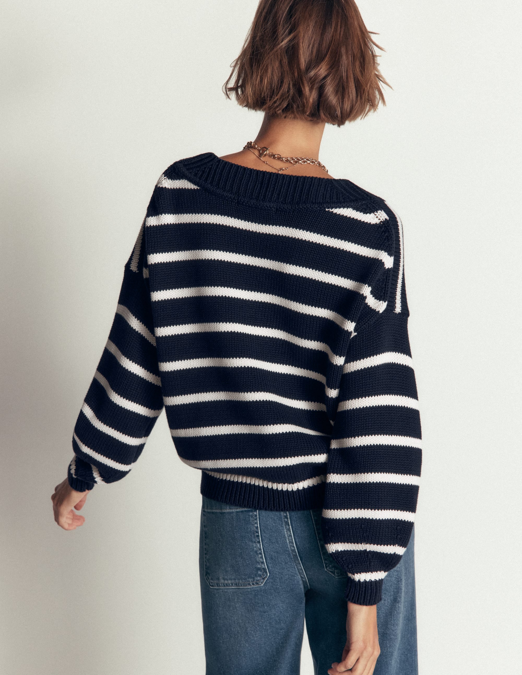 Lucy Baumwollpullover mit V-Ausschnitt-Marineblau, Naturweiß - Image 3