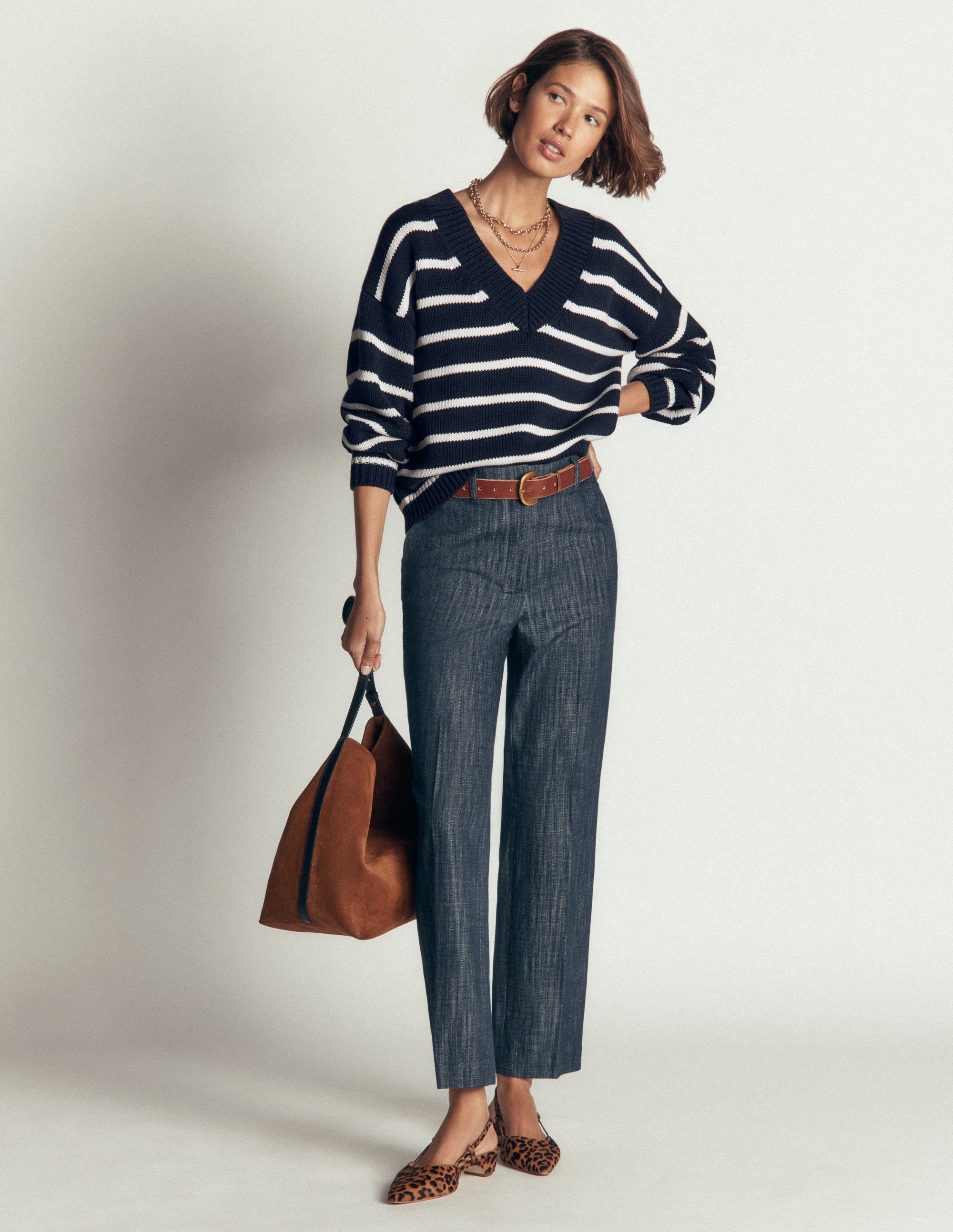 Lucy Baumwollpullover mit V-Ausschnitt-Marineblau, Naturweiß - Image 6