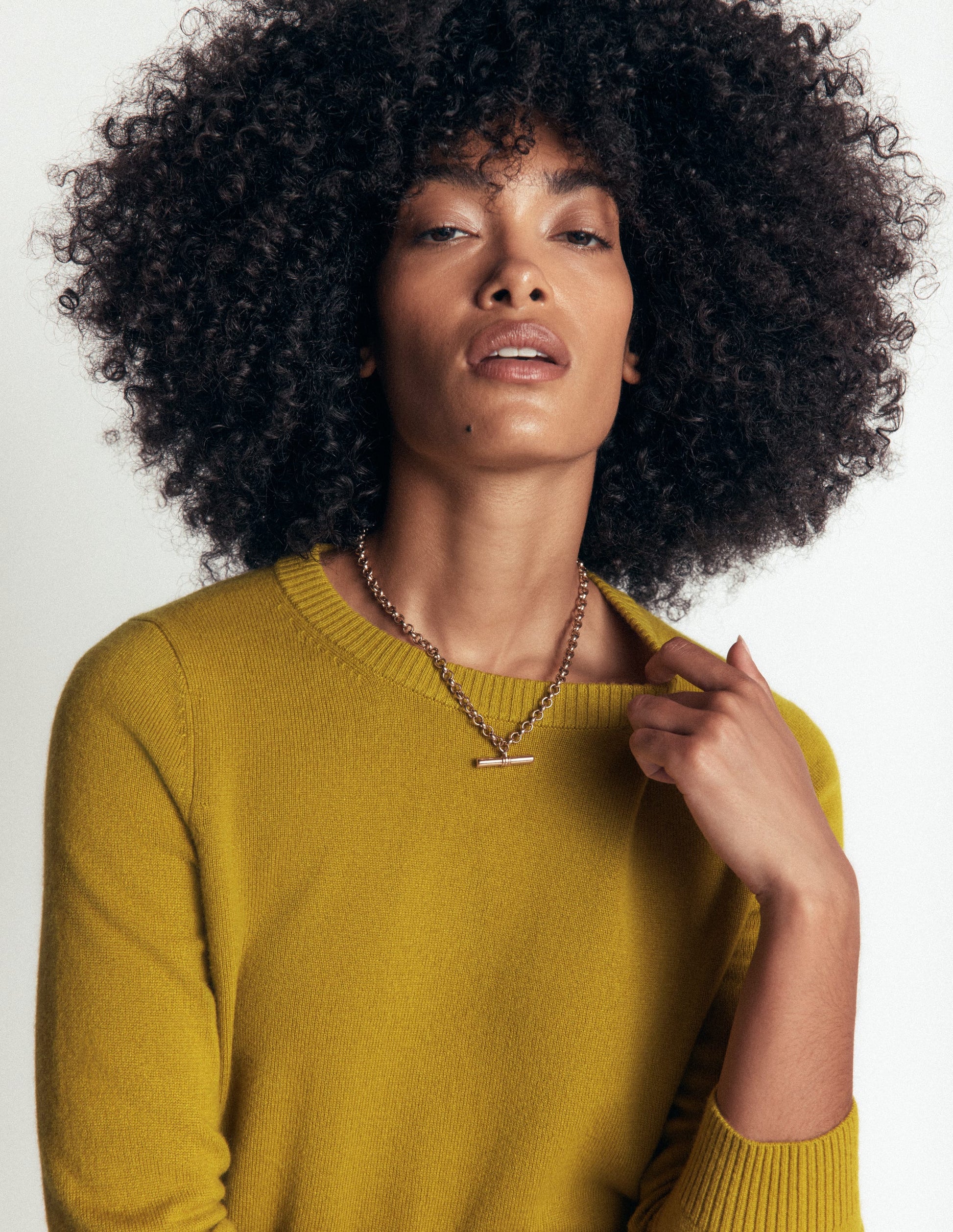 Pull col rond Elsie en cachemire-Jaune épicé-3