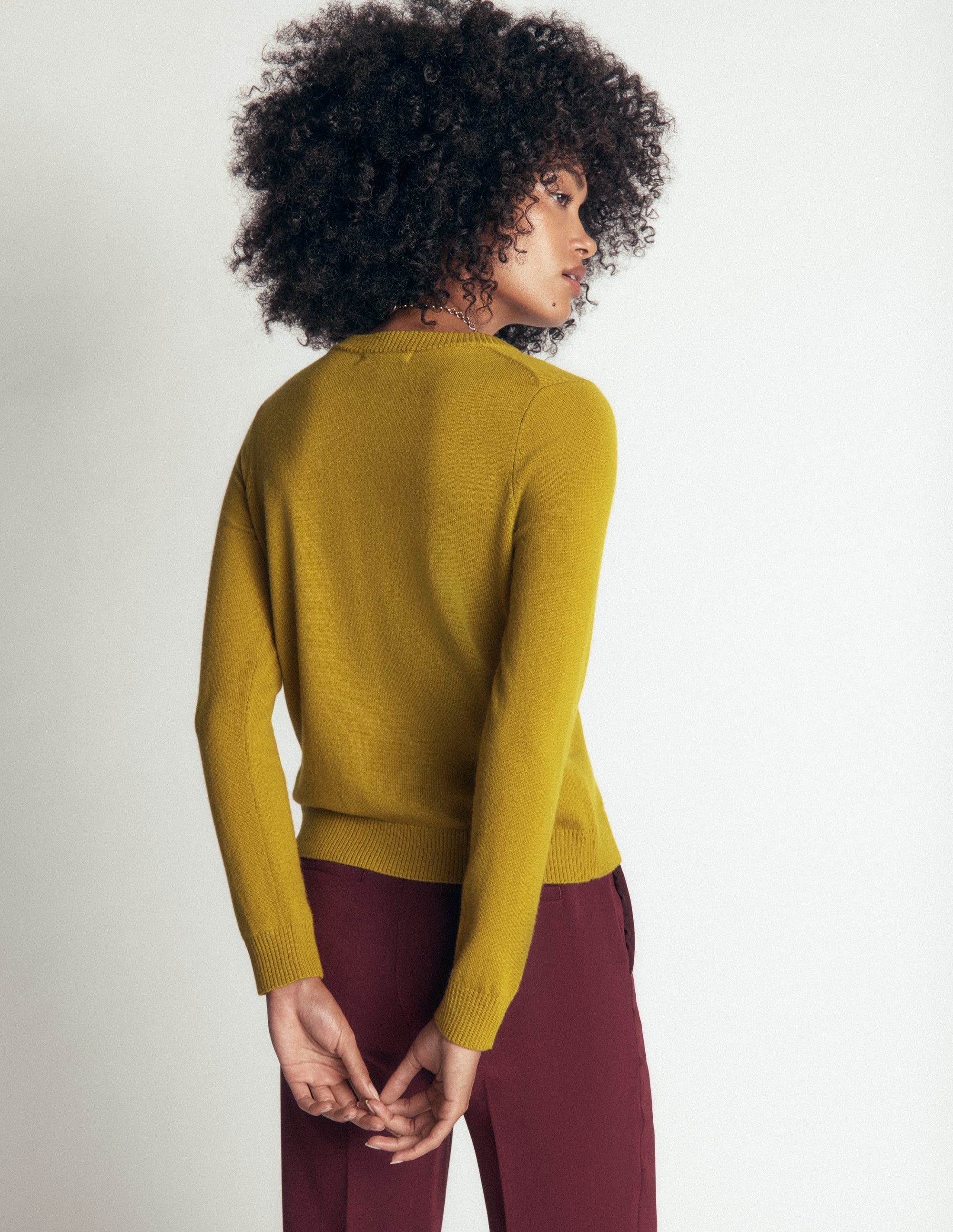 Pull col rond Elsie en cachemire-Jaune épicé - Image 4
