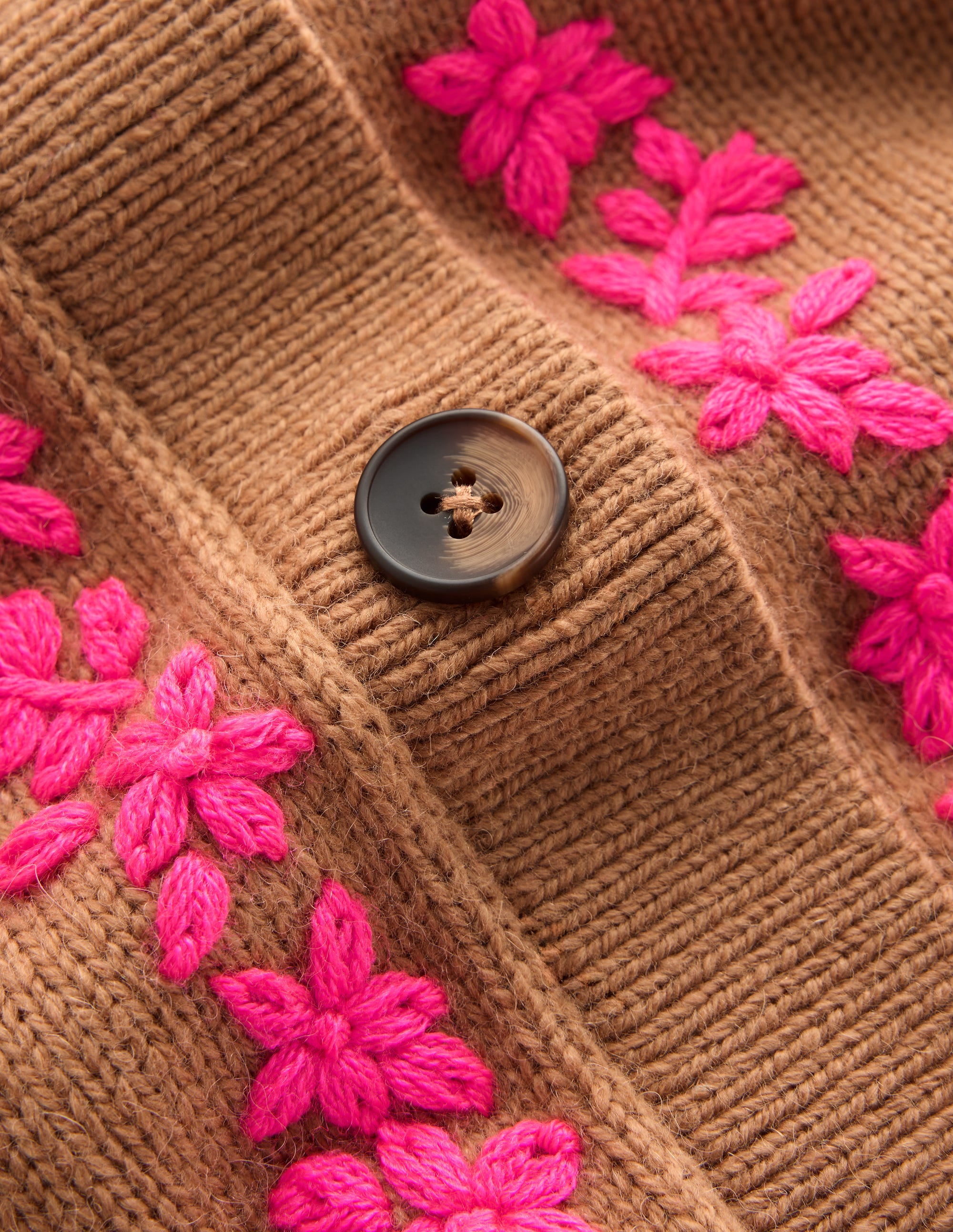 Ella Strickjacke mit Stickerei-Camel, Stickerei - Image 7