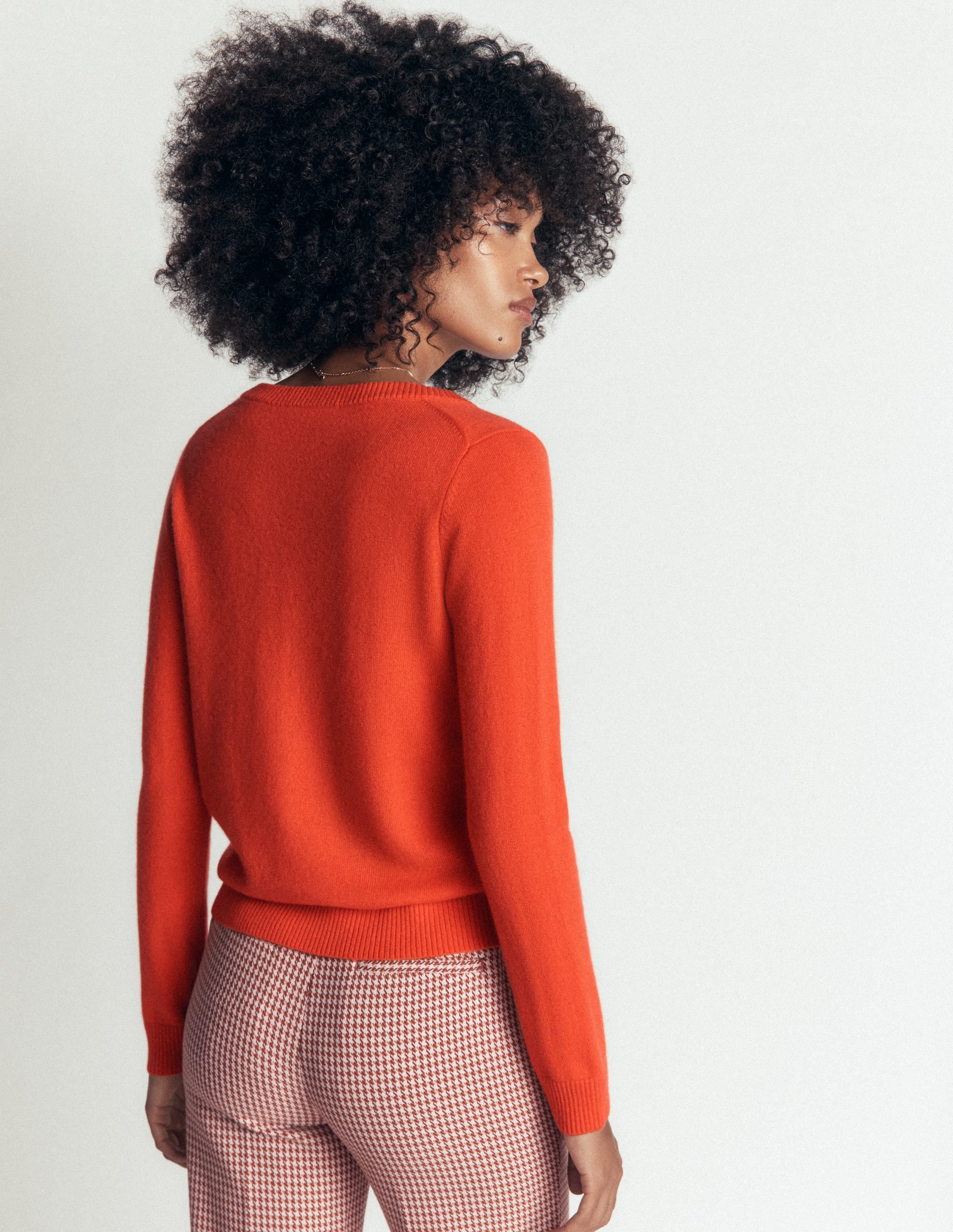 Elsie Kaschmirpullover mit V-Ausschnitt-Tigerlilie - Image 3