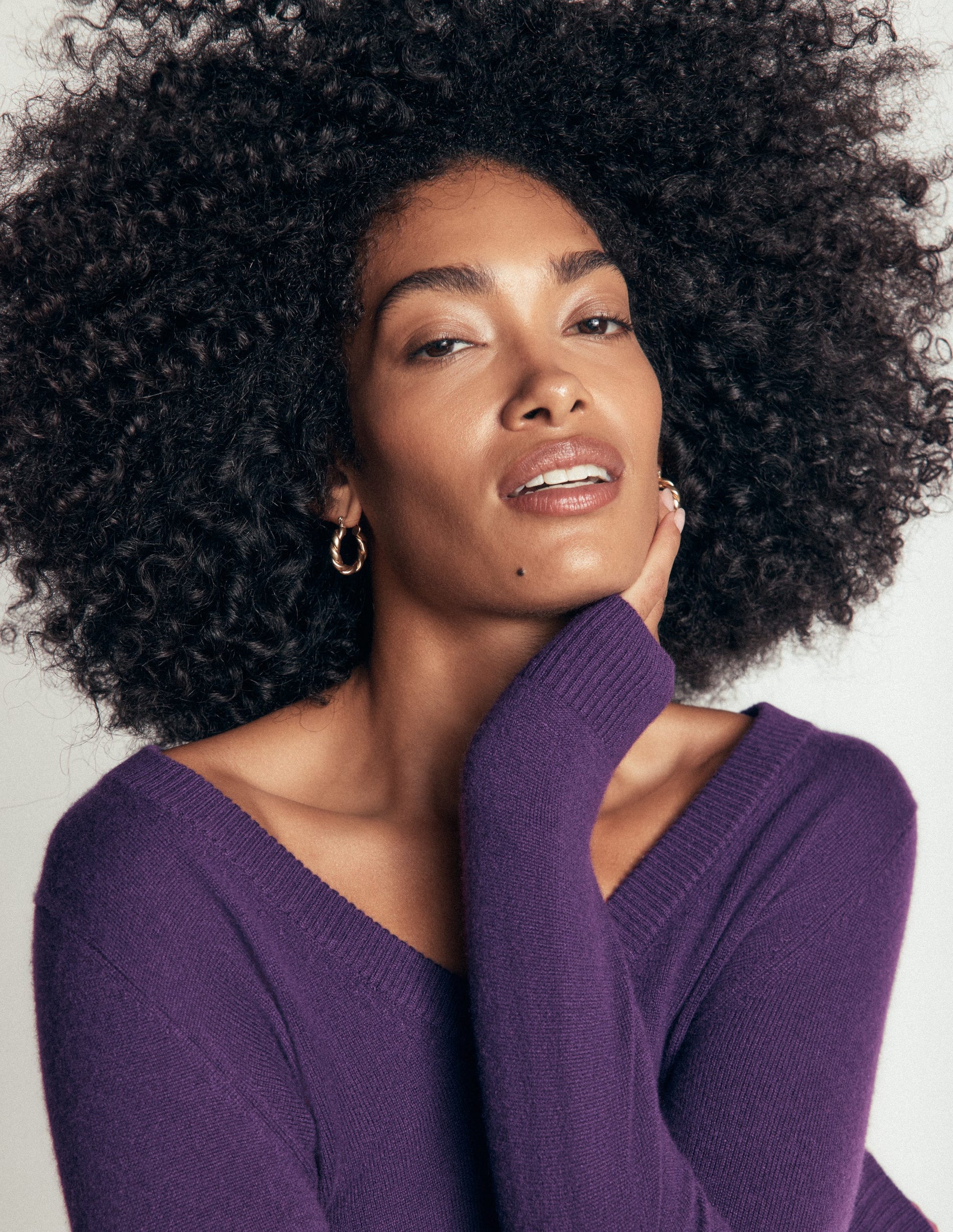 Elsie Kaschmirpullover mit V-Ausschnitt-Dunkle Traube-3