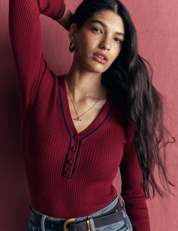 Paula Gerippter Pullover mit V-Ausschnitt-Merlotrot