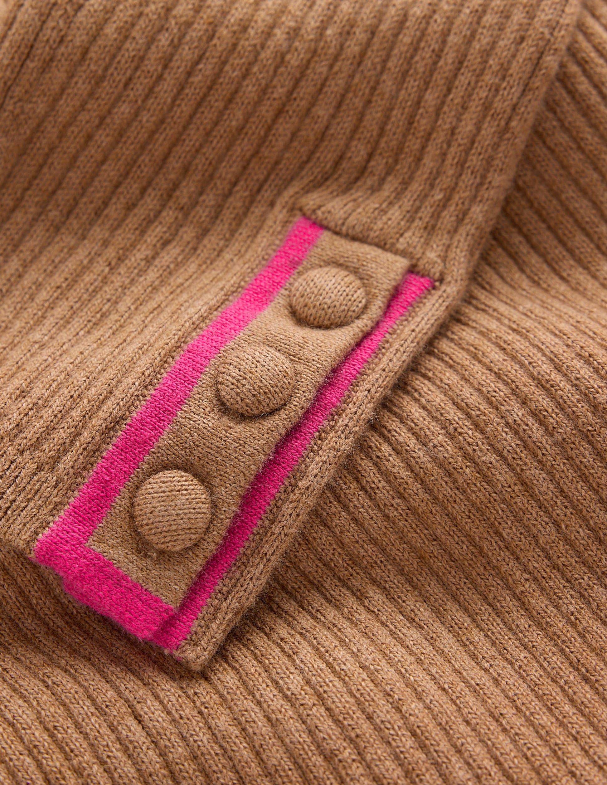 Paula Gerippter Pullover mit U-Boot-Ausschnitt-Kamelbraun-7