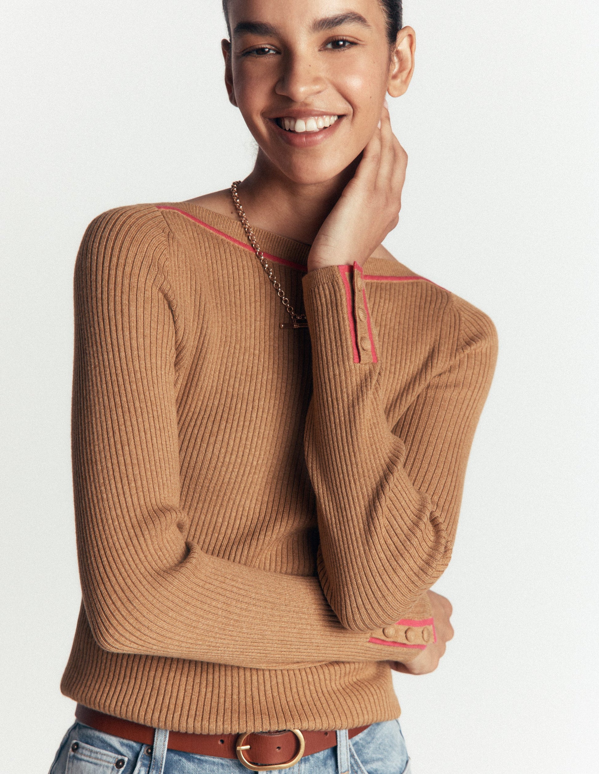 Paula Gerippter Pullover mit U-Boot-Ausschnitt-Kamelbraun-1