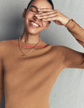 Paula Gerippter Pullover mit U-Boot-Ausschnitt-Kamelbraun
