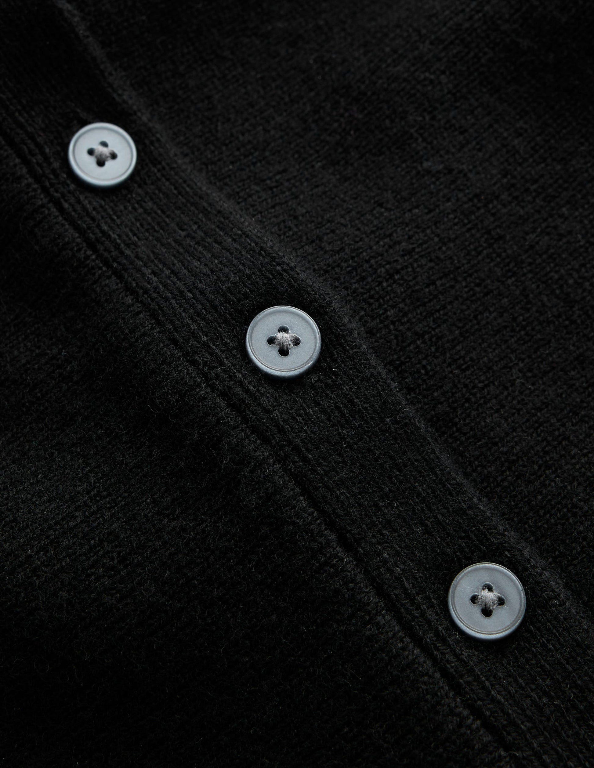 Taillierte Woll-Strickjacke mit Schößchen-Schwarz-7