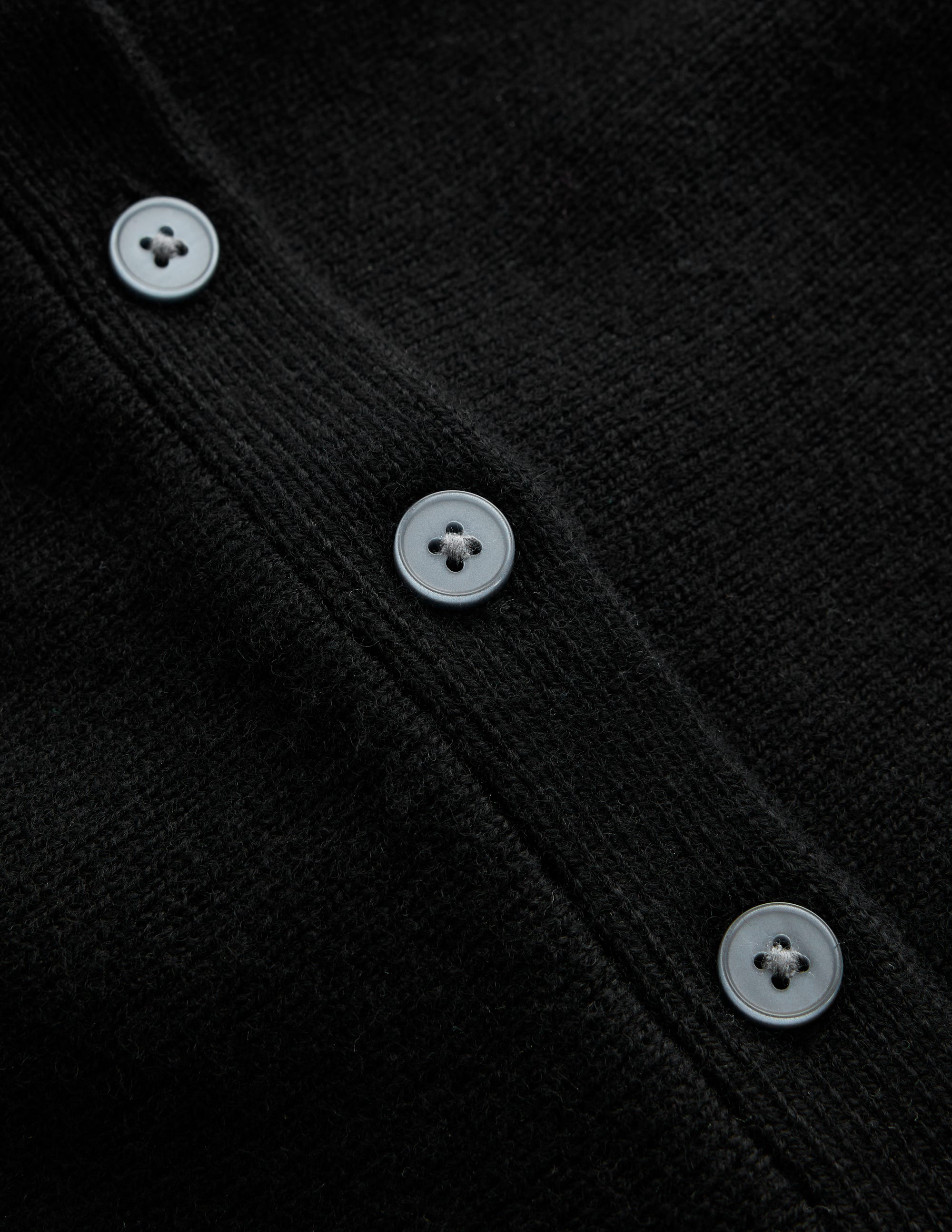 Taillierte Woll-Strickjacke mit Schößchen-Schwarz - Image 7