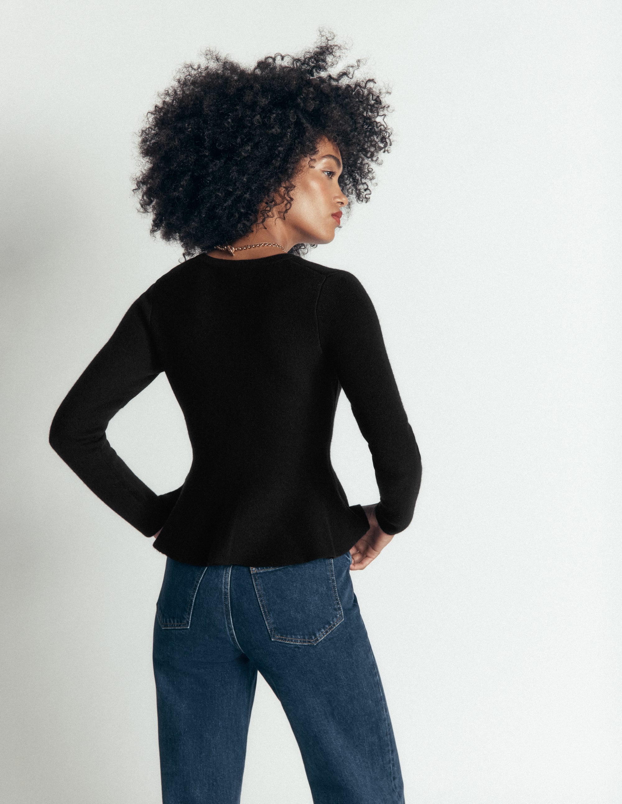 Taillierte Woll-Strickjacke mit Schößchen-Schwarz - Image 3