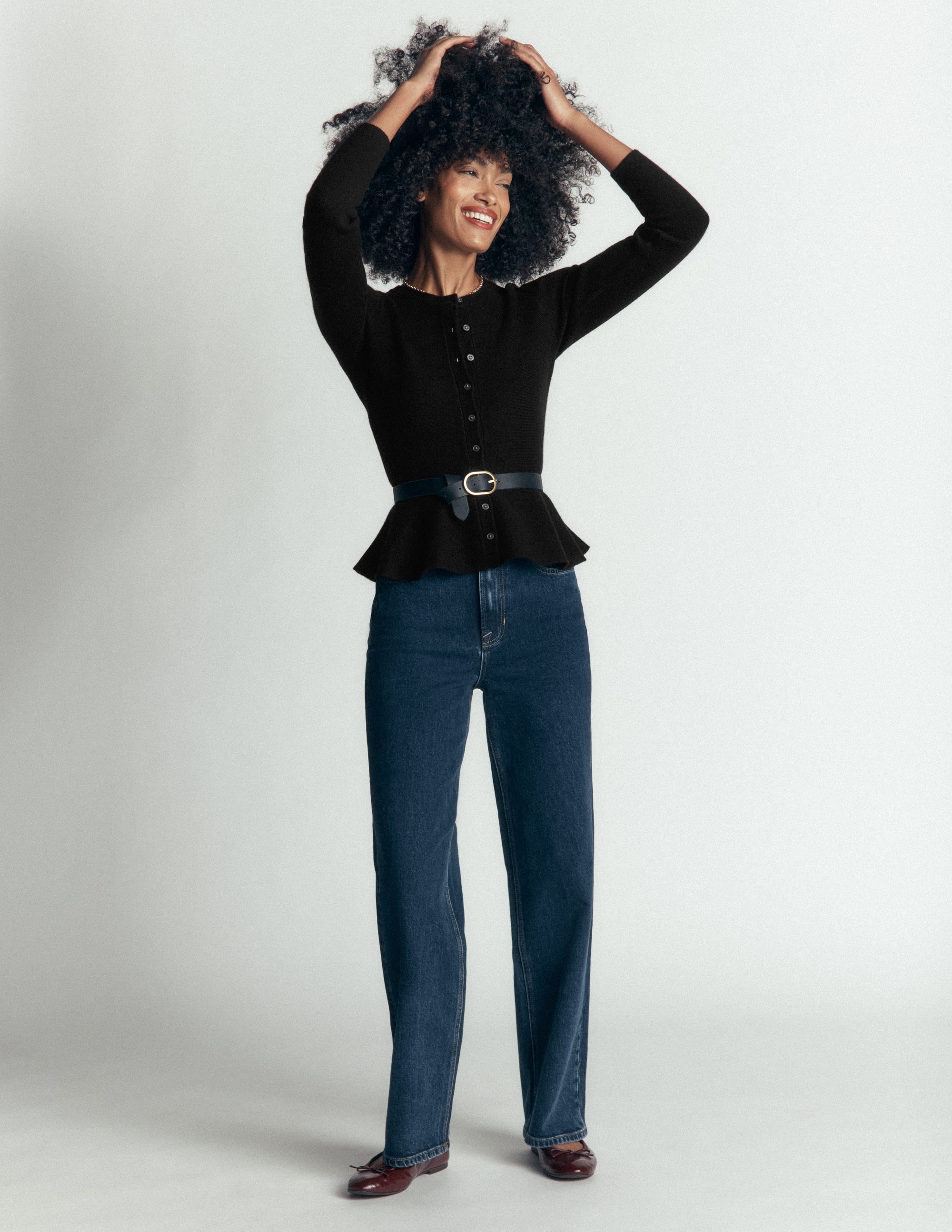 Taillierte Woll-Strickjacke mit Schößchen-Schwarz - Image 4