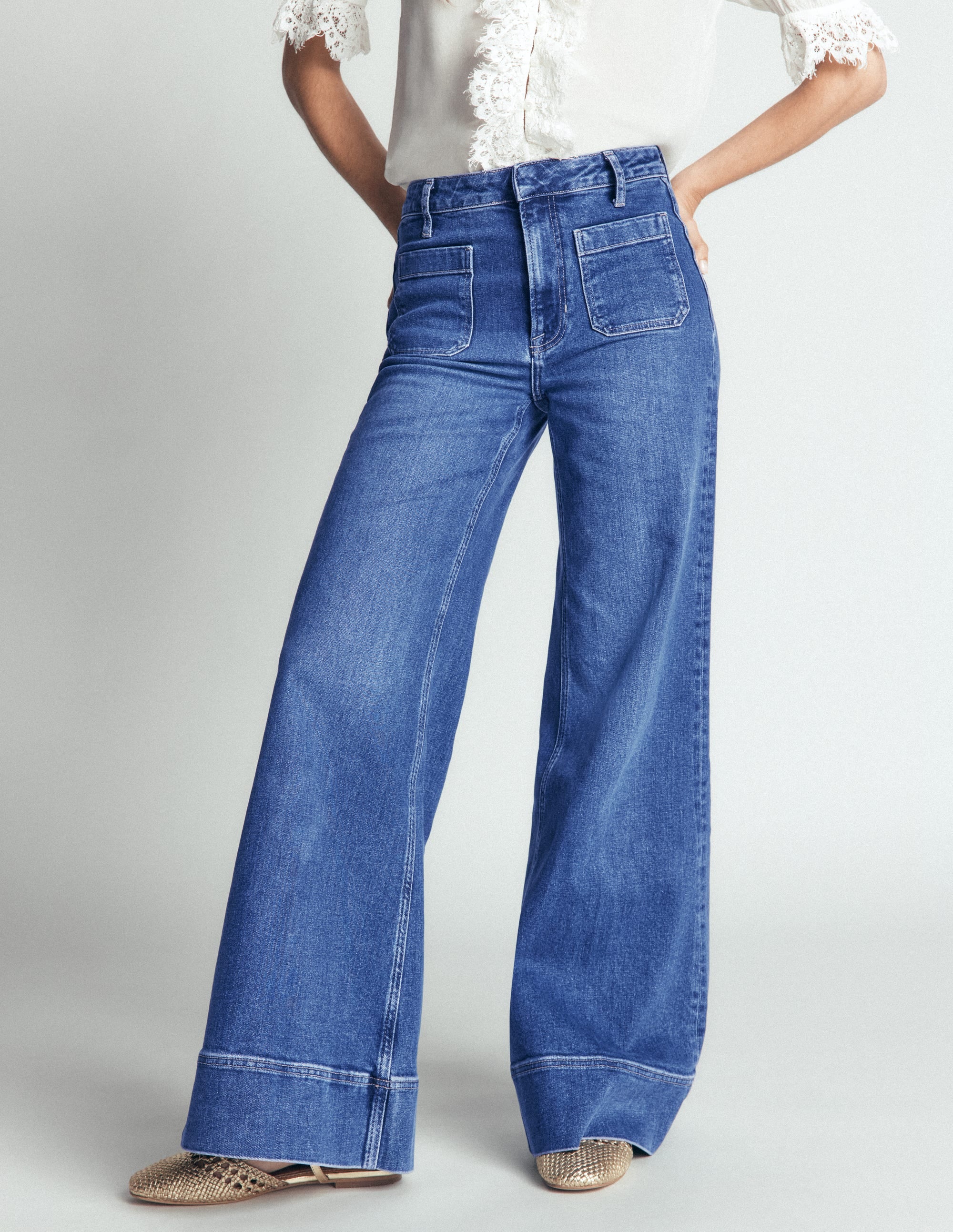 Ausgestellte Jeans mit aufgesetzter Tasche-Mittlere Waschung - Image 4